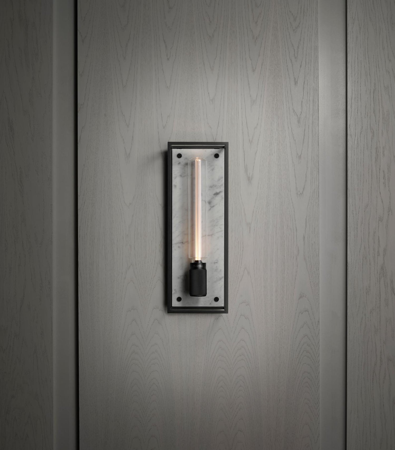 Caged Wall / STOR / HVID MARMOR