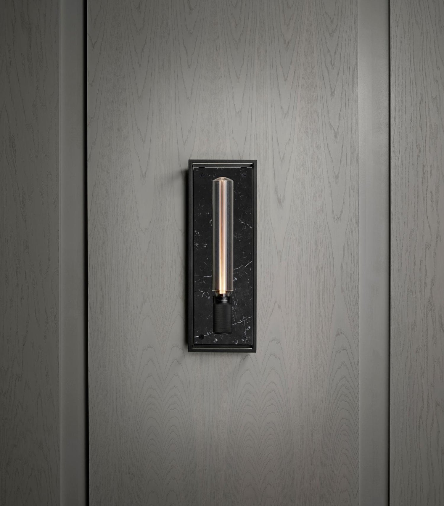 Caged Wall / STOR / SORT MARMOR