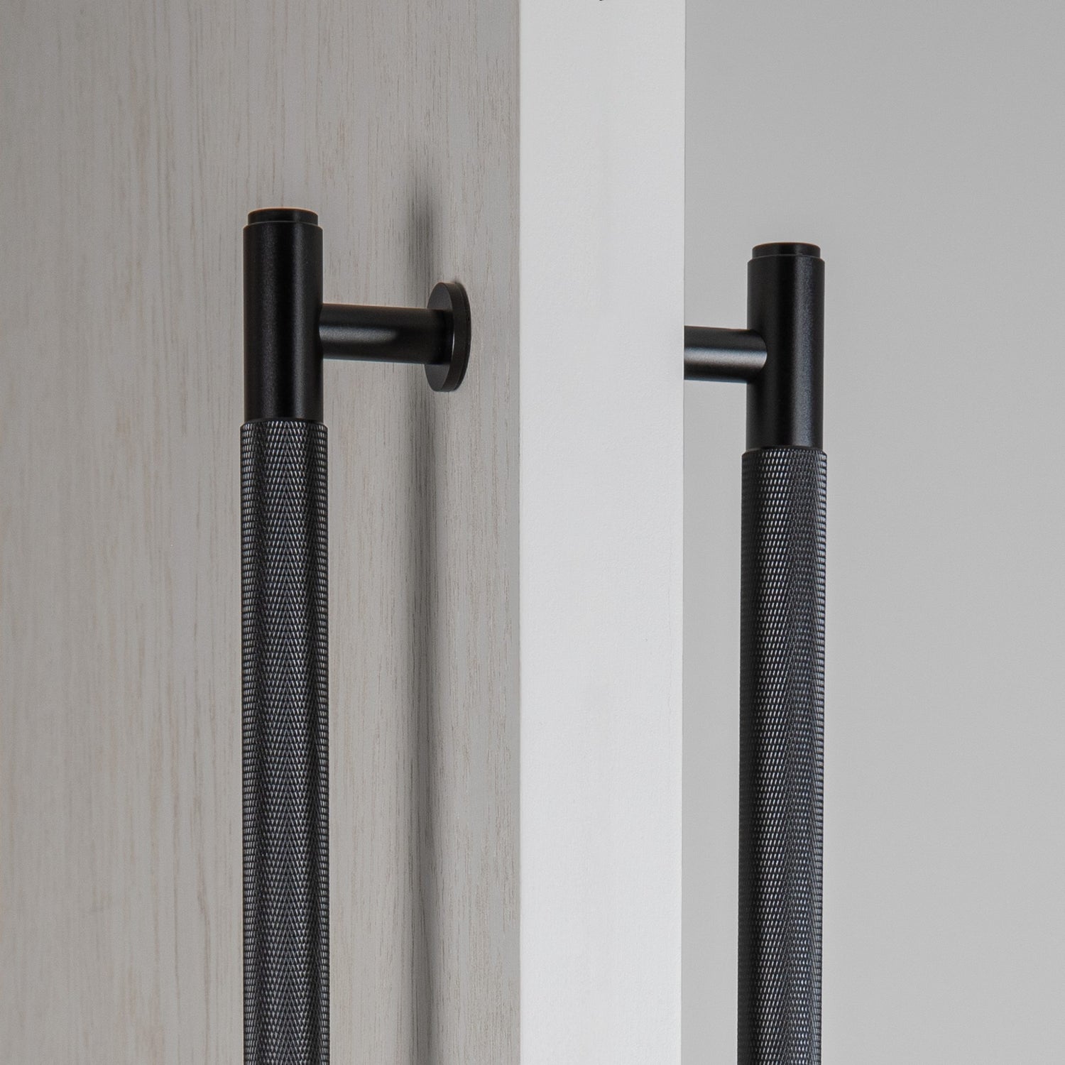 CLOSET BAR / DOBBELTSIDET / CROSS / SORT