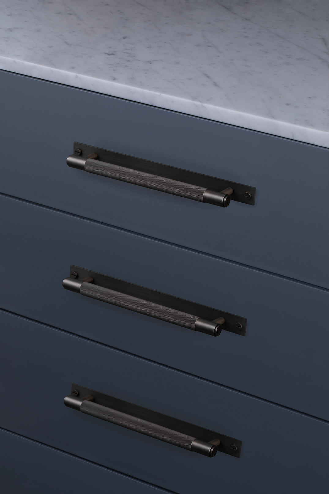 PULL BAR / PLATE / CROSS / SMOKED BRONZE