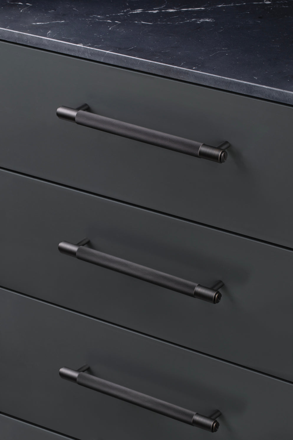 PULL BAR / CROSS / SMOKED BRONZE