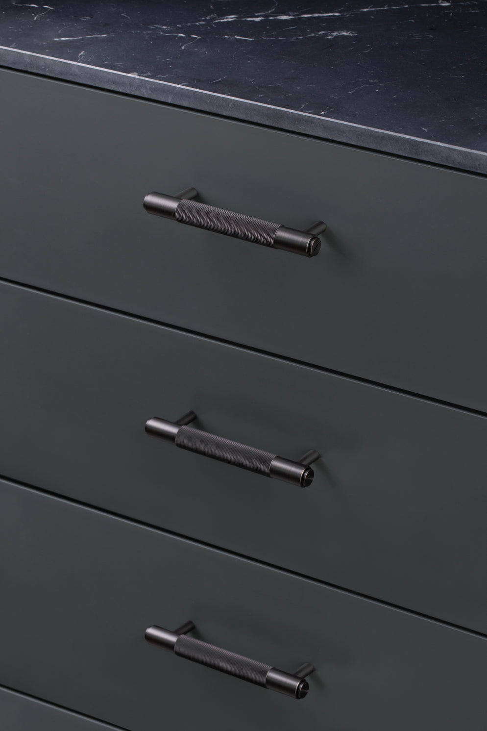 PULL BAR / CROSS / SMOKED BRONZE