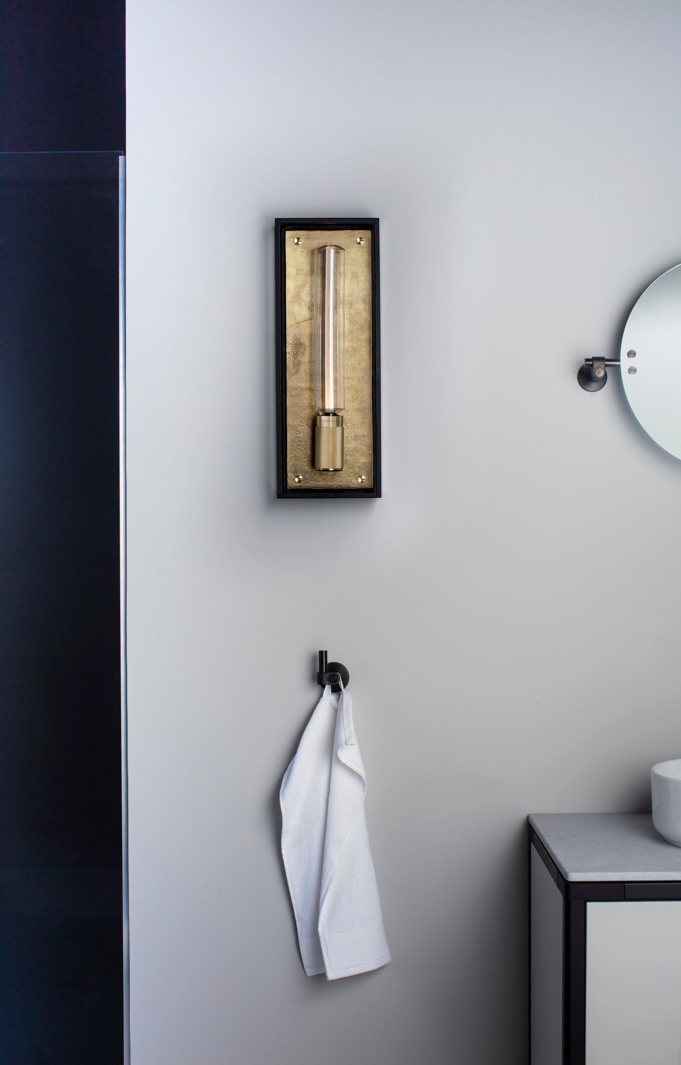 CAGED WET / WALL / STOR / MESSING