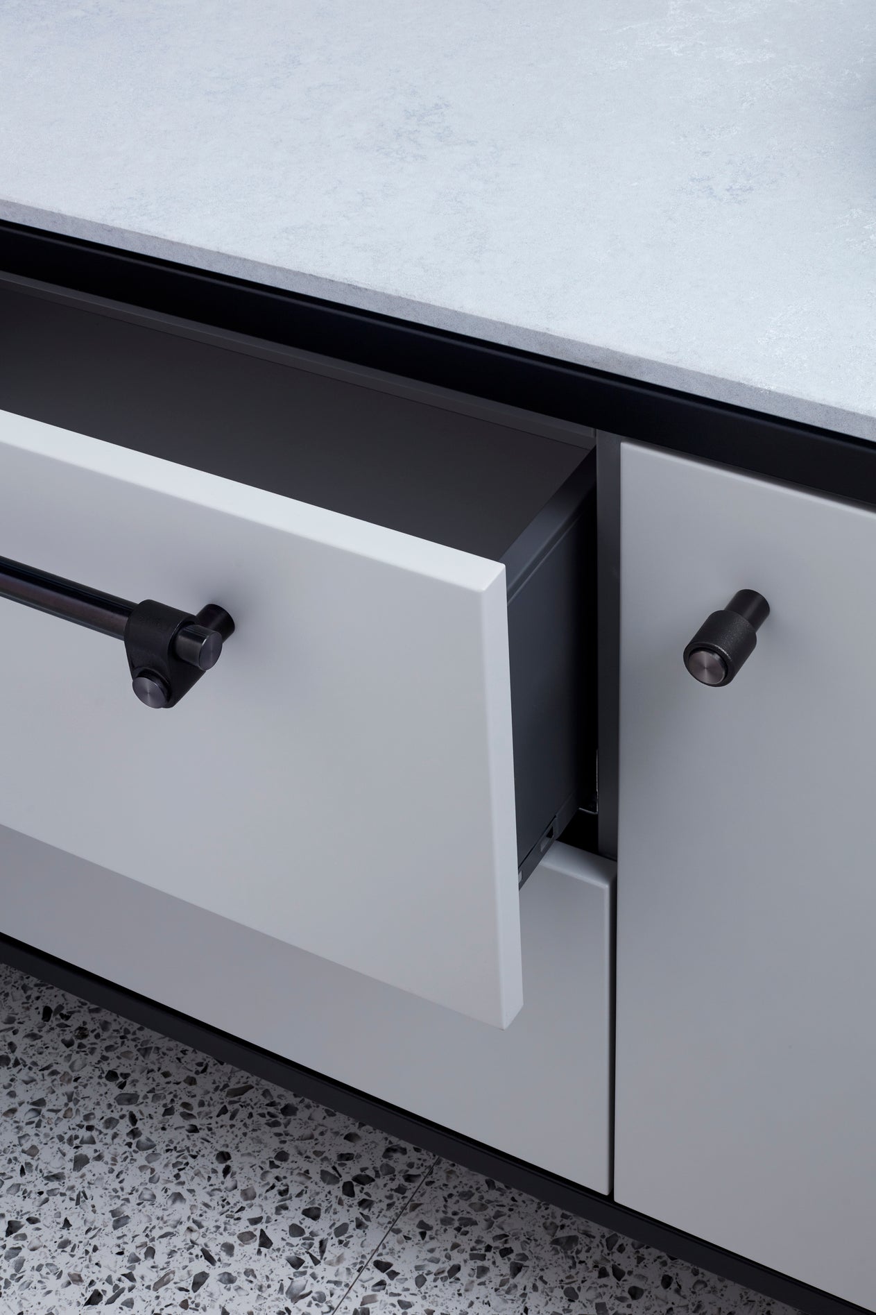 PULL BAR / CAST / SVEJSER SORT / MEDIUM