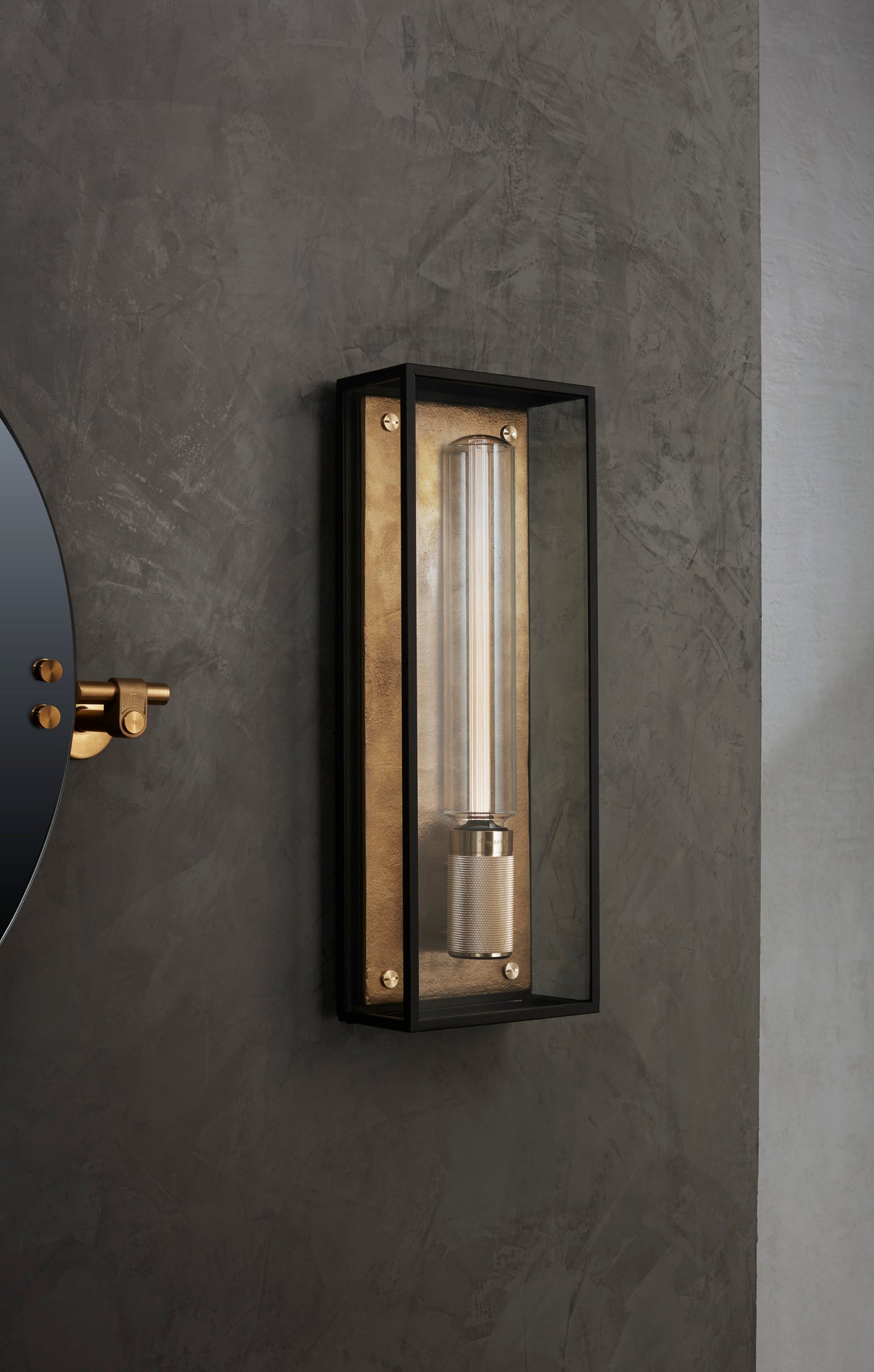 CAGED WET / WALL / STOR / MESSING