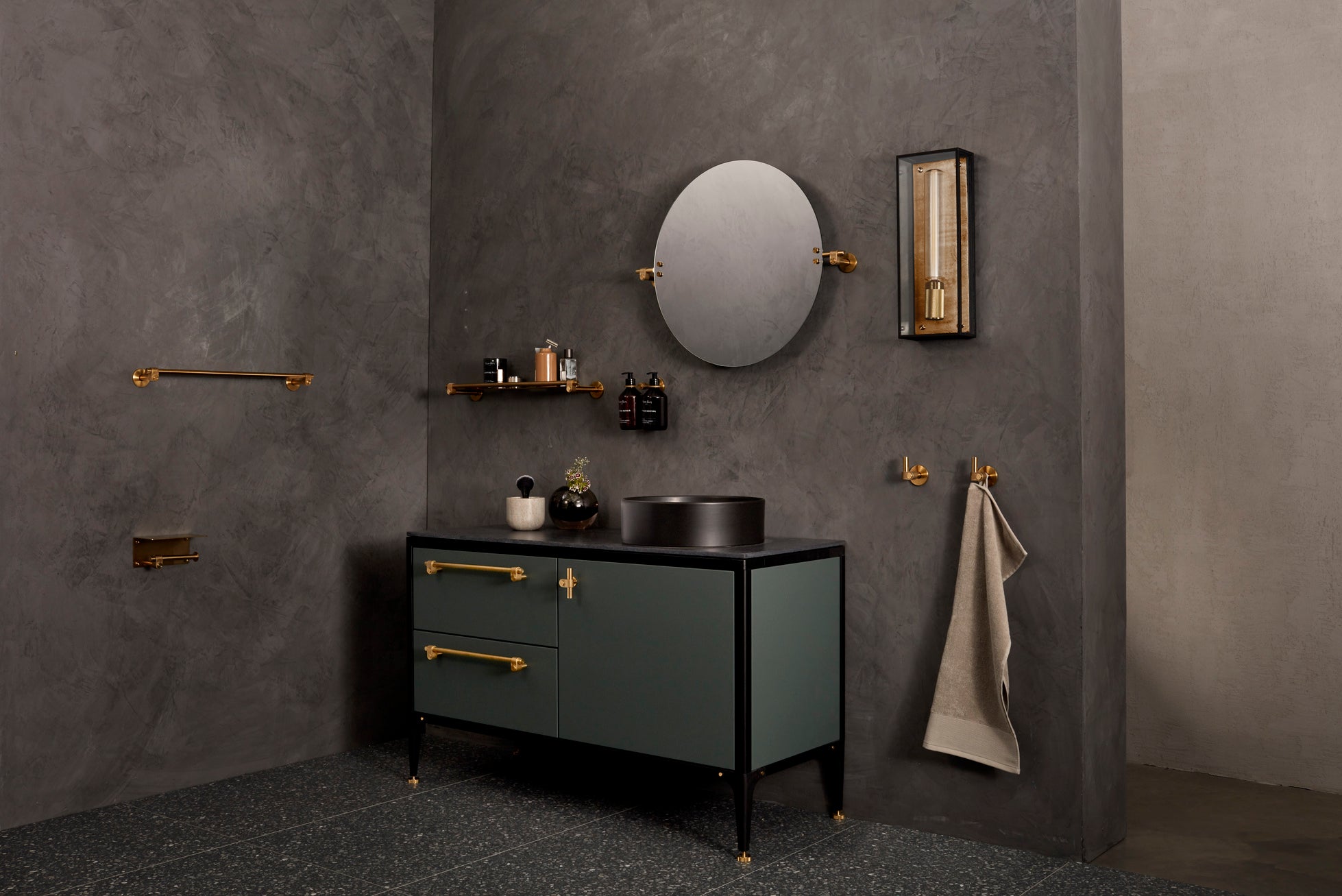 CAGED WET / WALL / STOR / MESSING