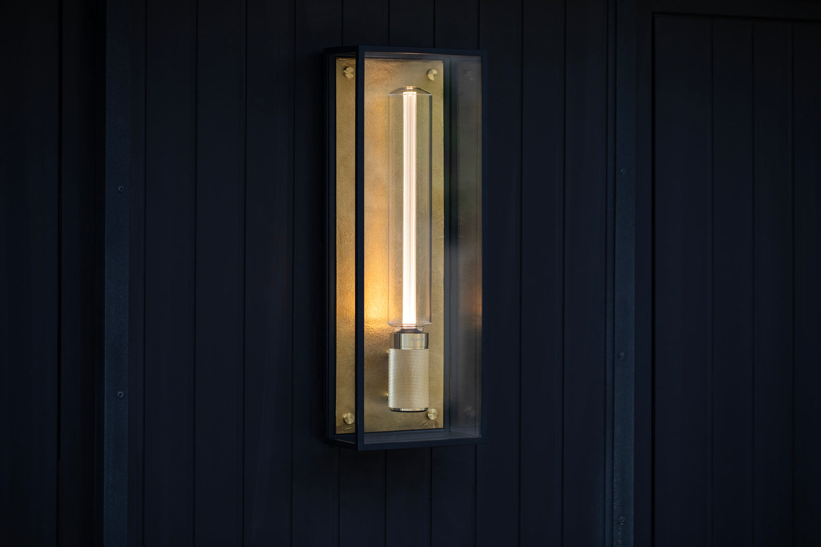 CAGED WET / WALL / STOR / MESSING