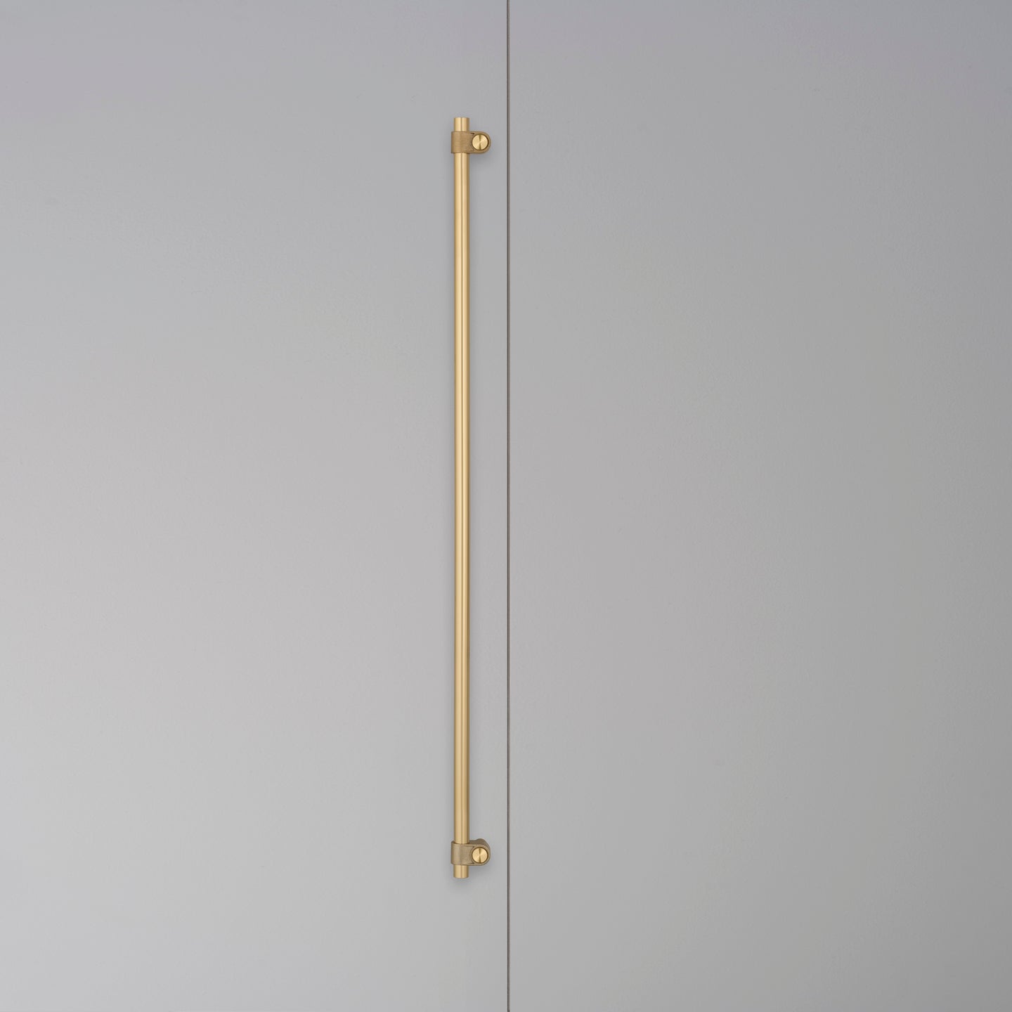 CLOSET BAR / CAST / MESSING