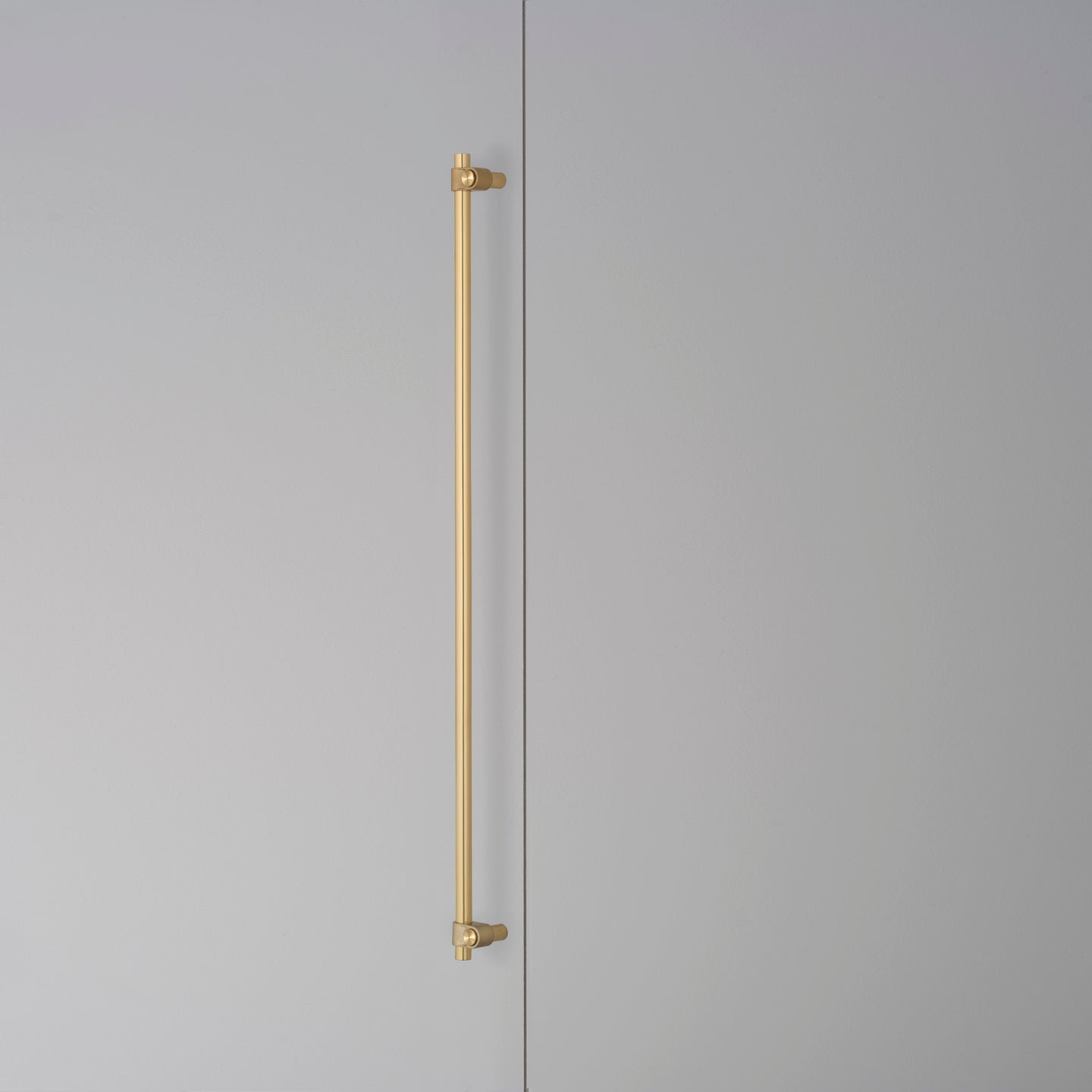 CLOSET BAR / CAST / MESSING