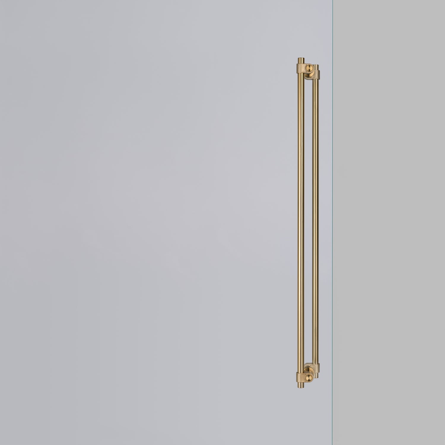 CLOSET BAR / CAST / MESSING