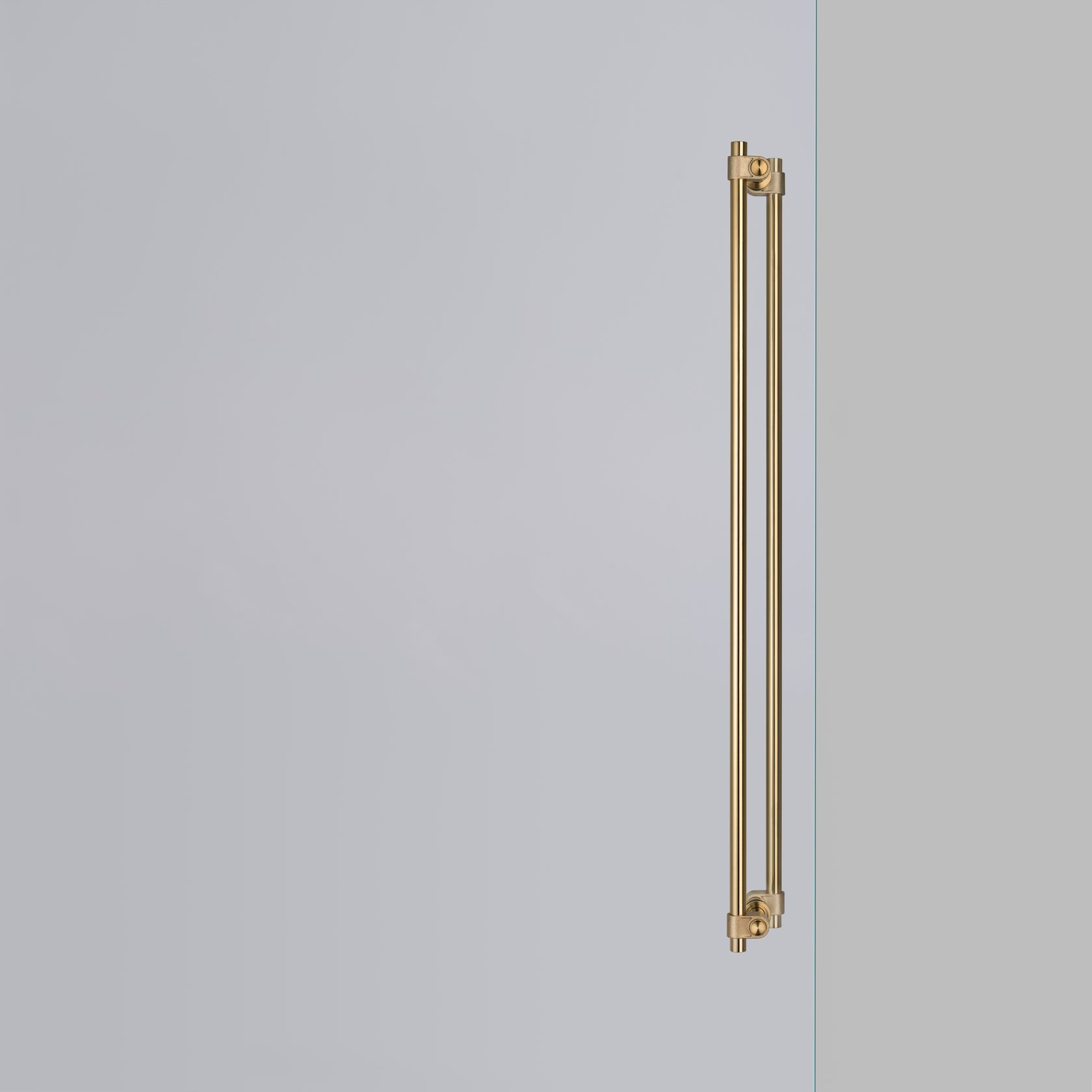 CLOSET BAR / CAST / MESSING