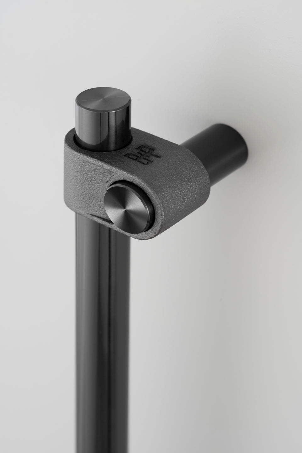 CLOSET BAR / CAST / GUN METAL