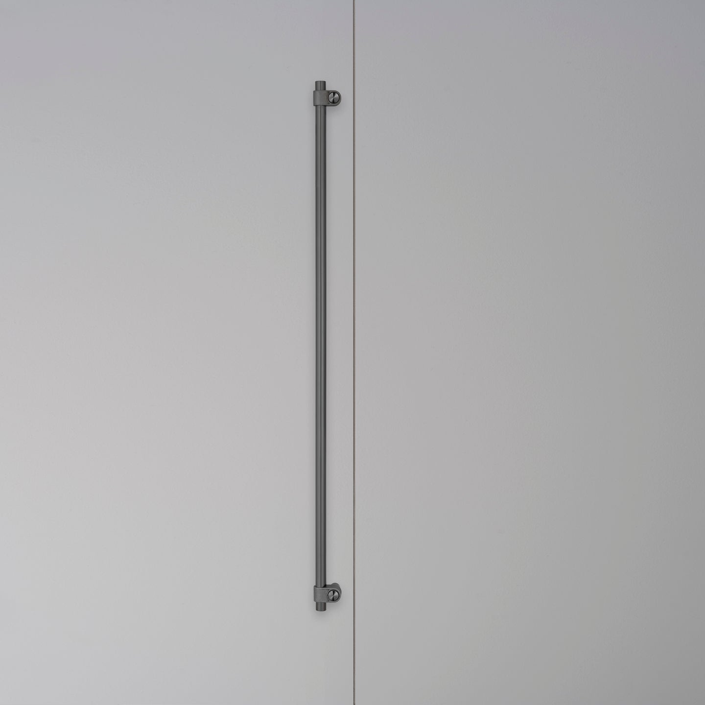 CLOSET BAR / CAST / GUN METAL