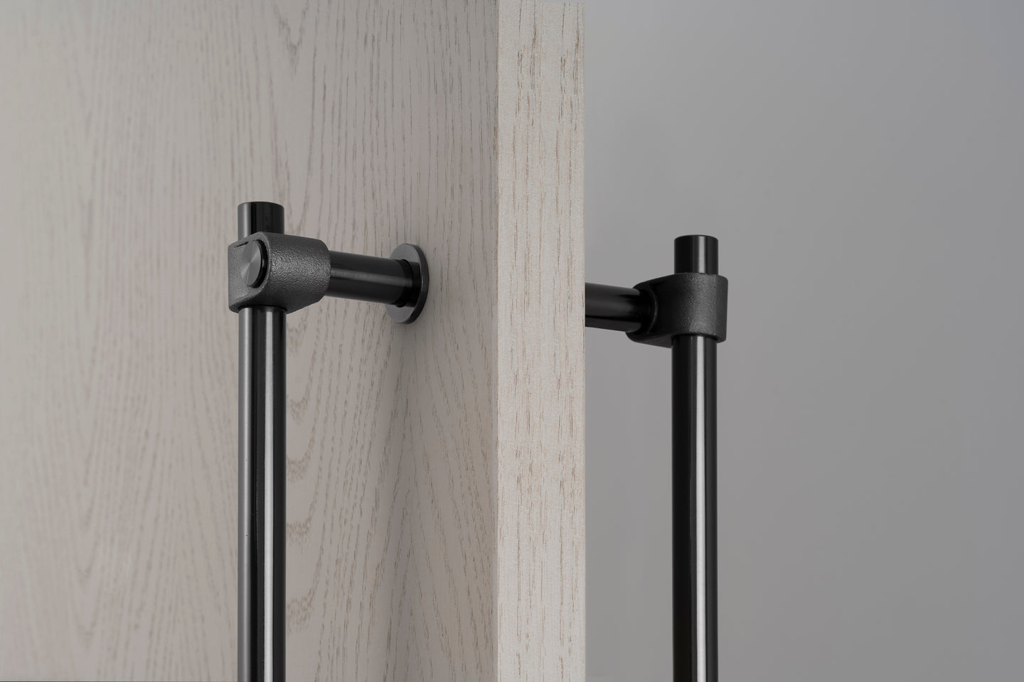 PULL BAR / CAST / GUN METAL / MEDIUM