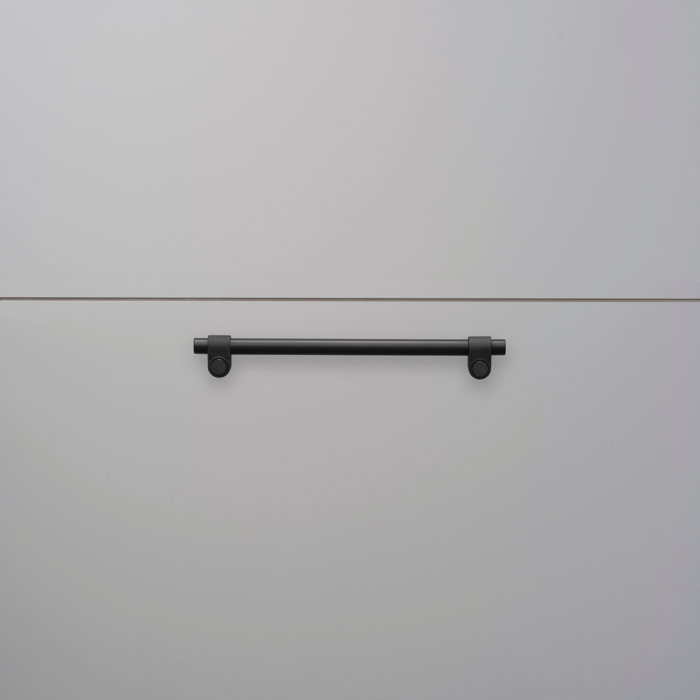 PULL BAR / CAST / SVEJSER SORT / MEDIUM