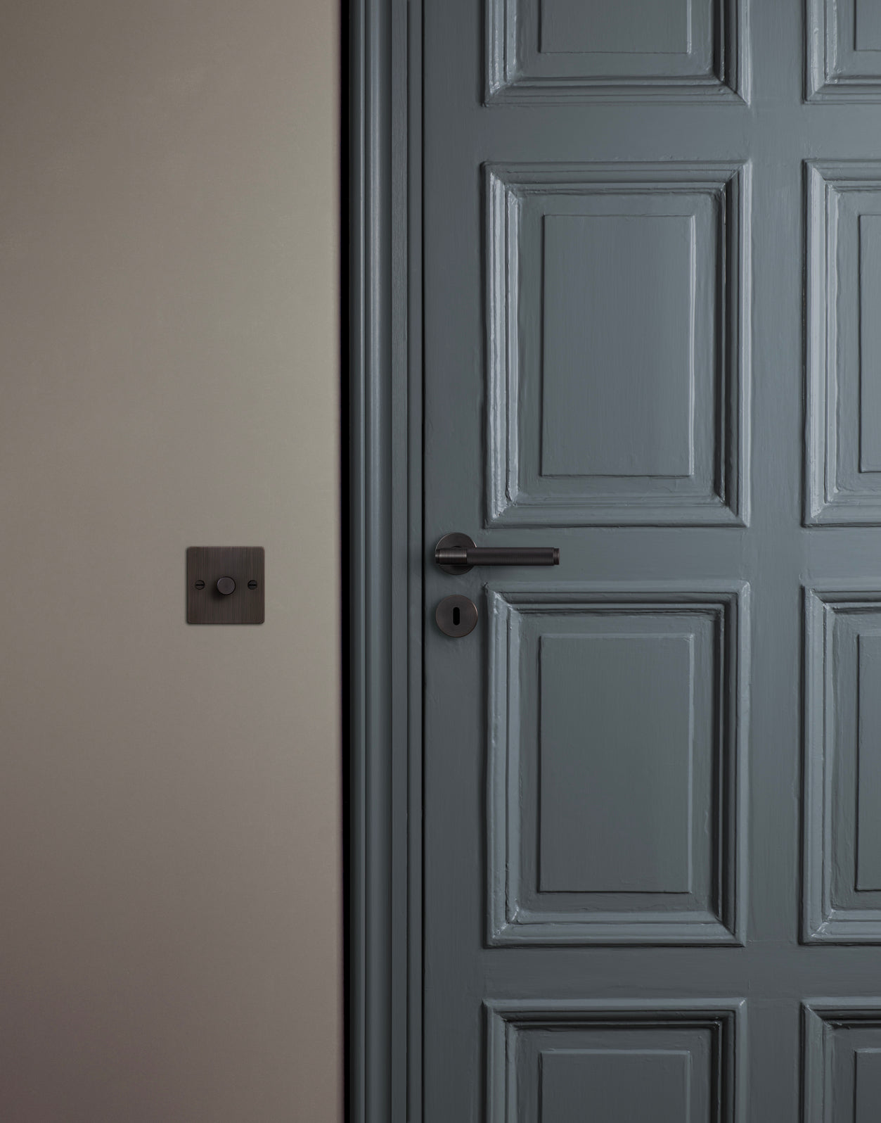 DOOR HANDLE SET / CROSS / SMOKED BRONZE