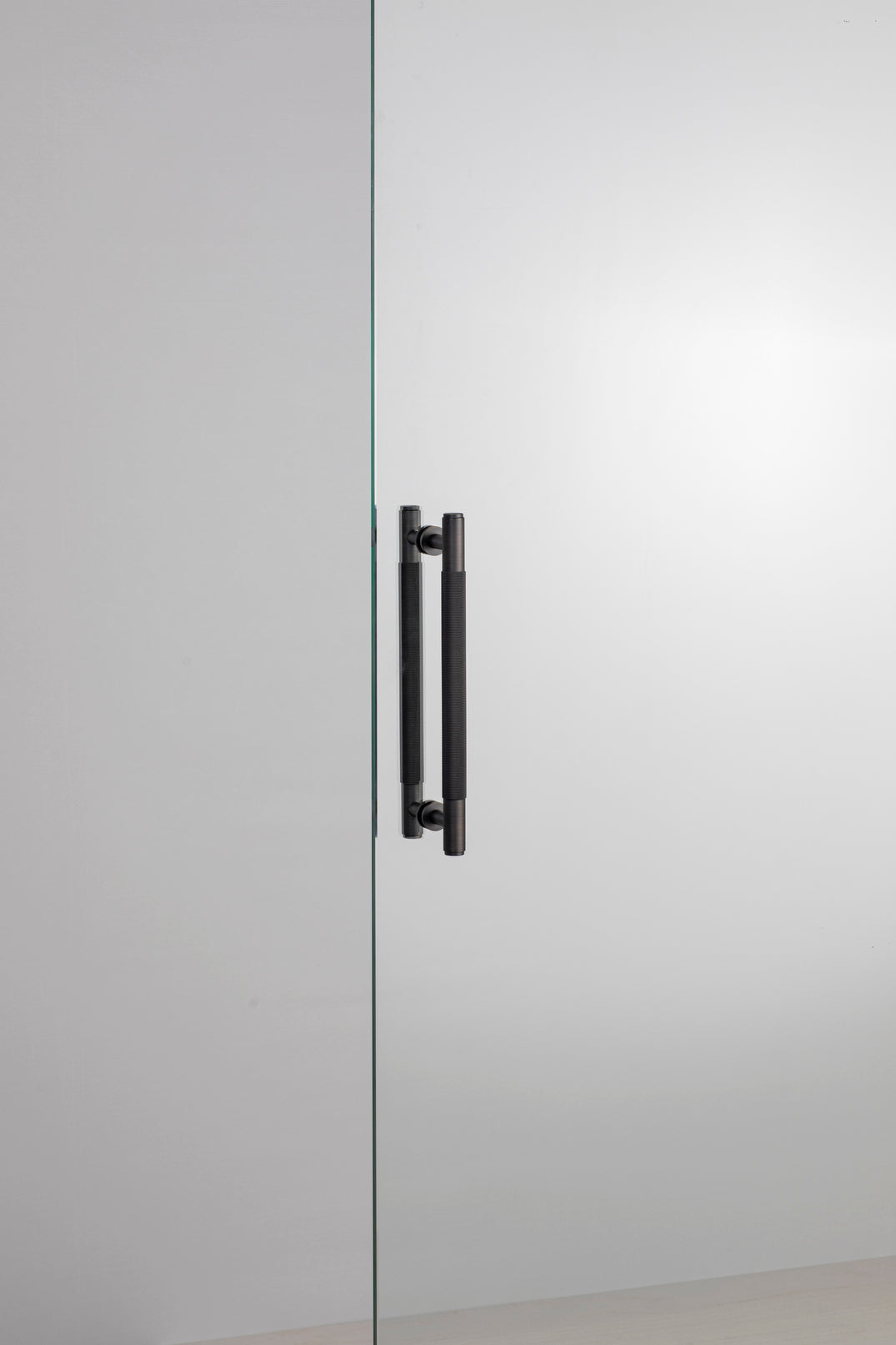 Pull bar / DOBBELTSIDET / RØGET BRONZE