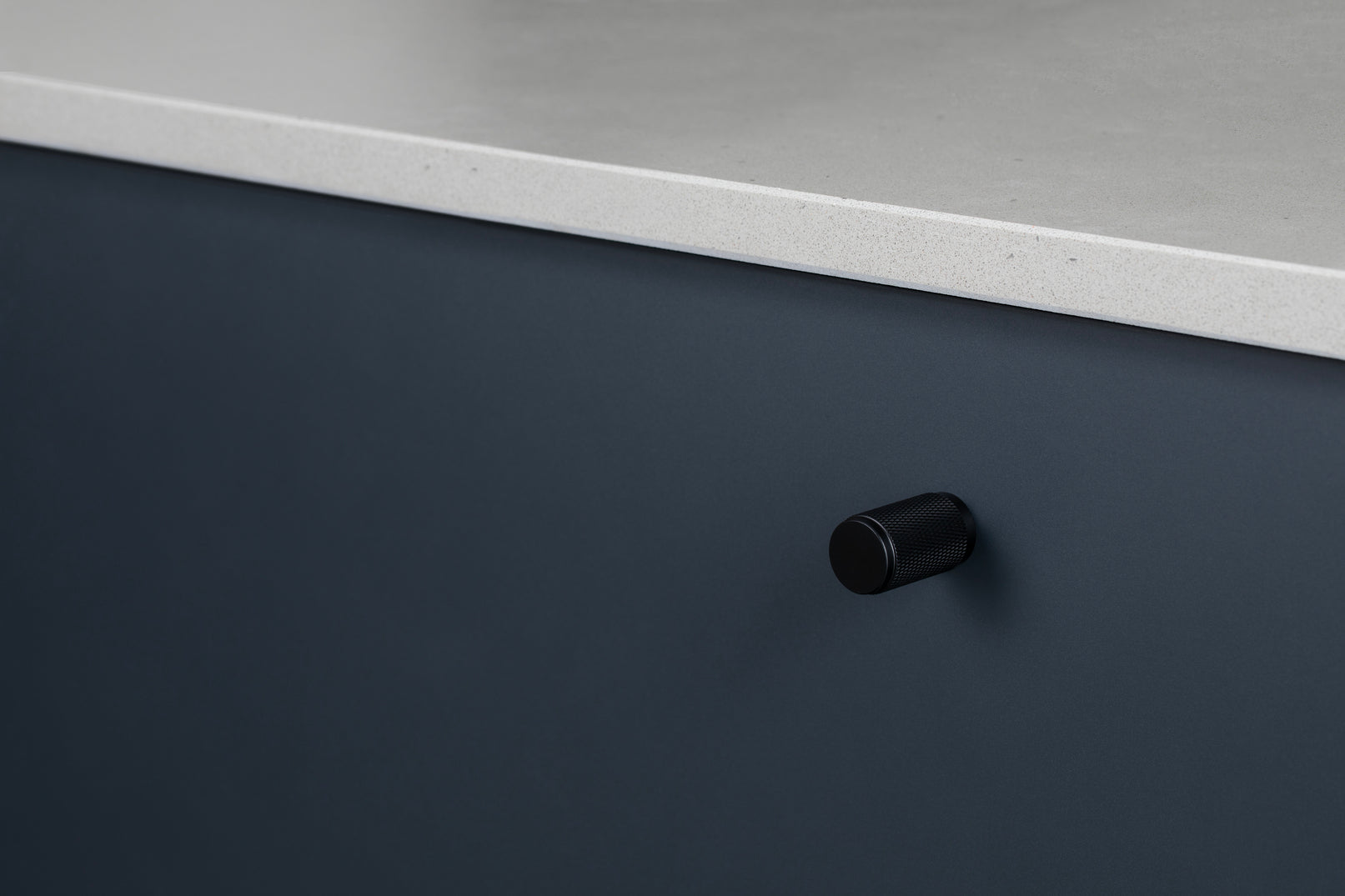 MØBELKNOP / CROSS / SORT