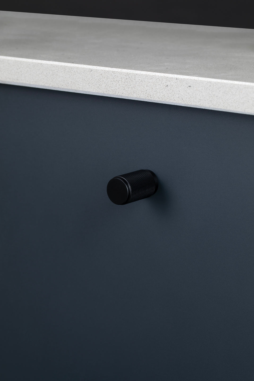 MØBELKNOP / CROSS / SORT