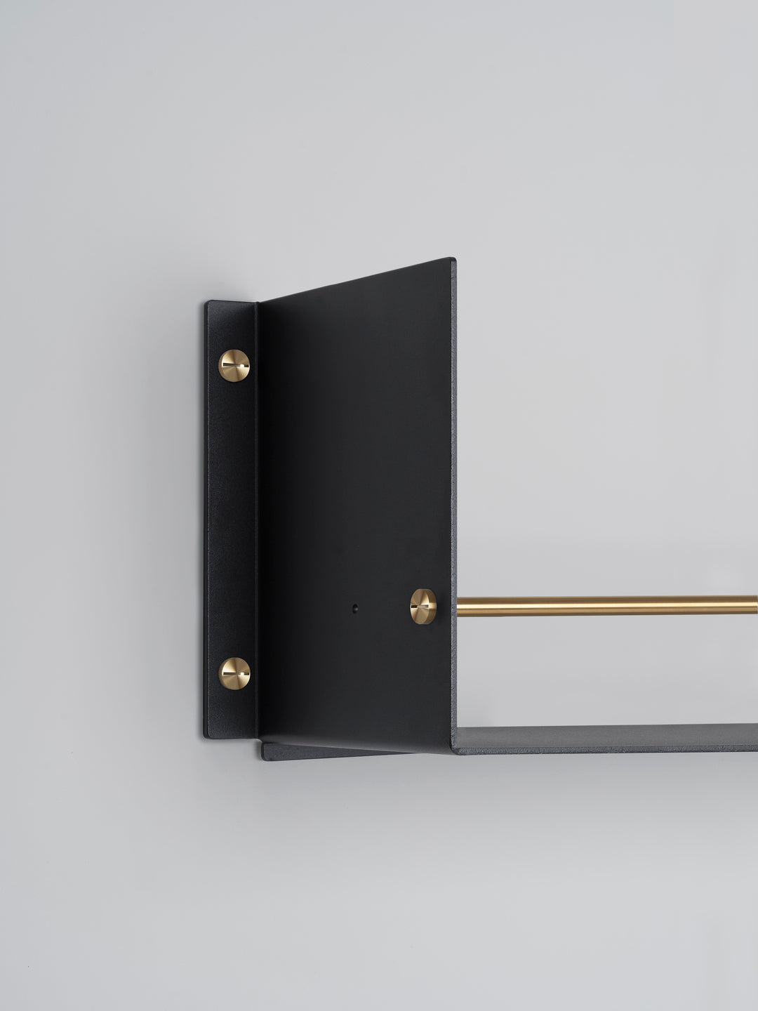 HYLDE / GIRDER / SORT / MESSING