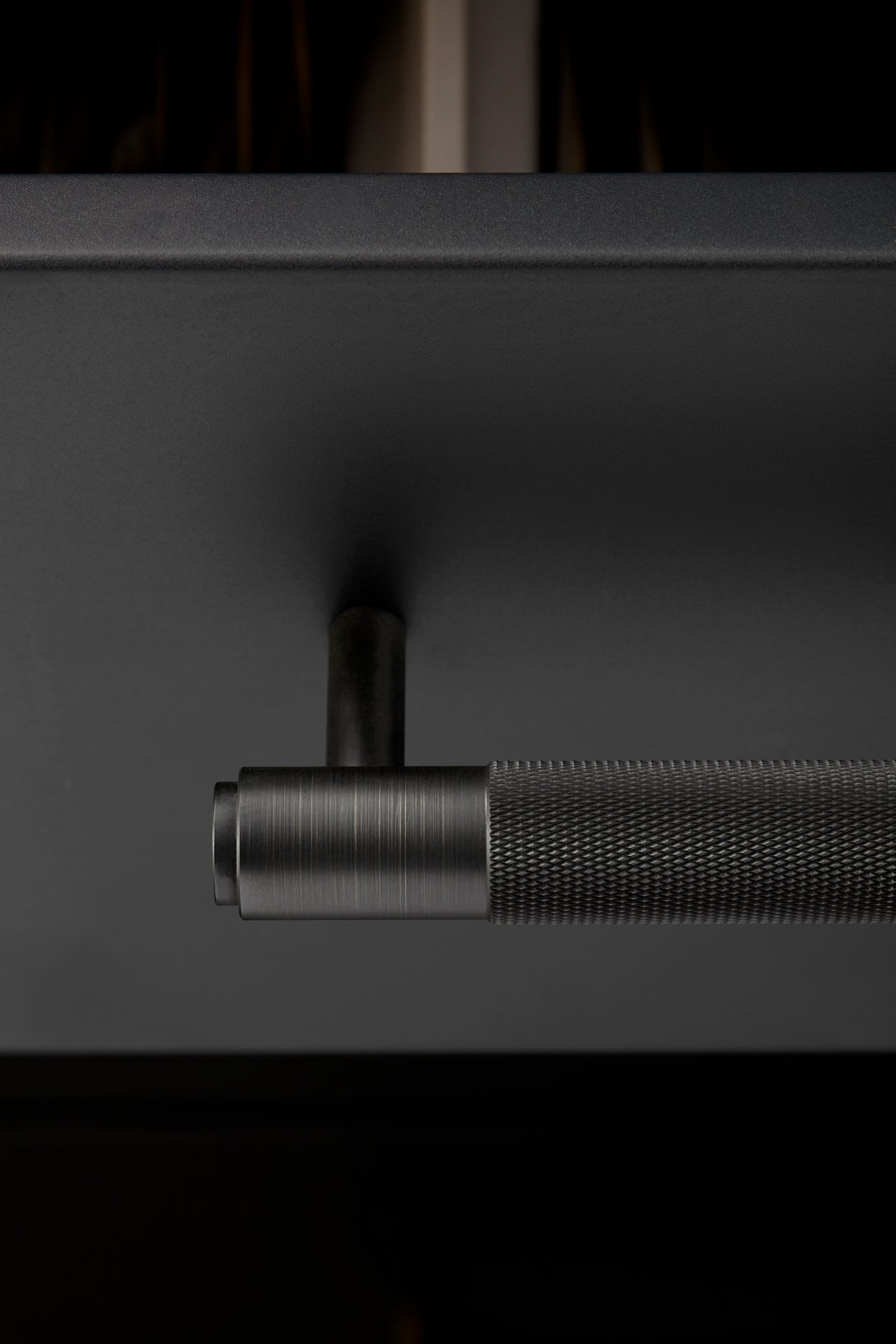 PULL BAR / CROSS / SMOKED BRONZE