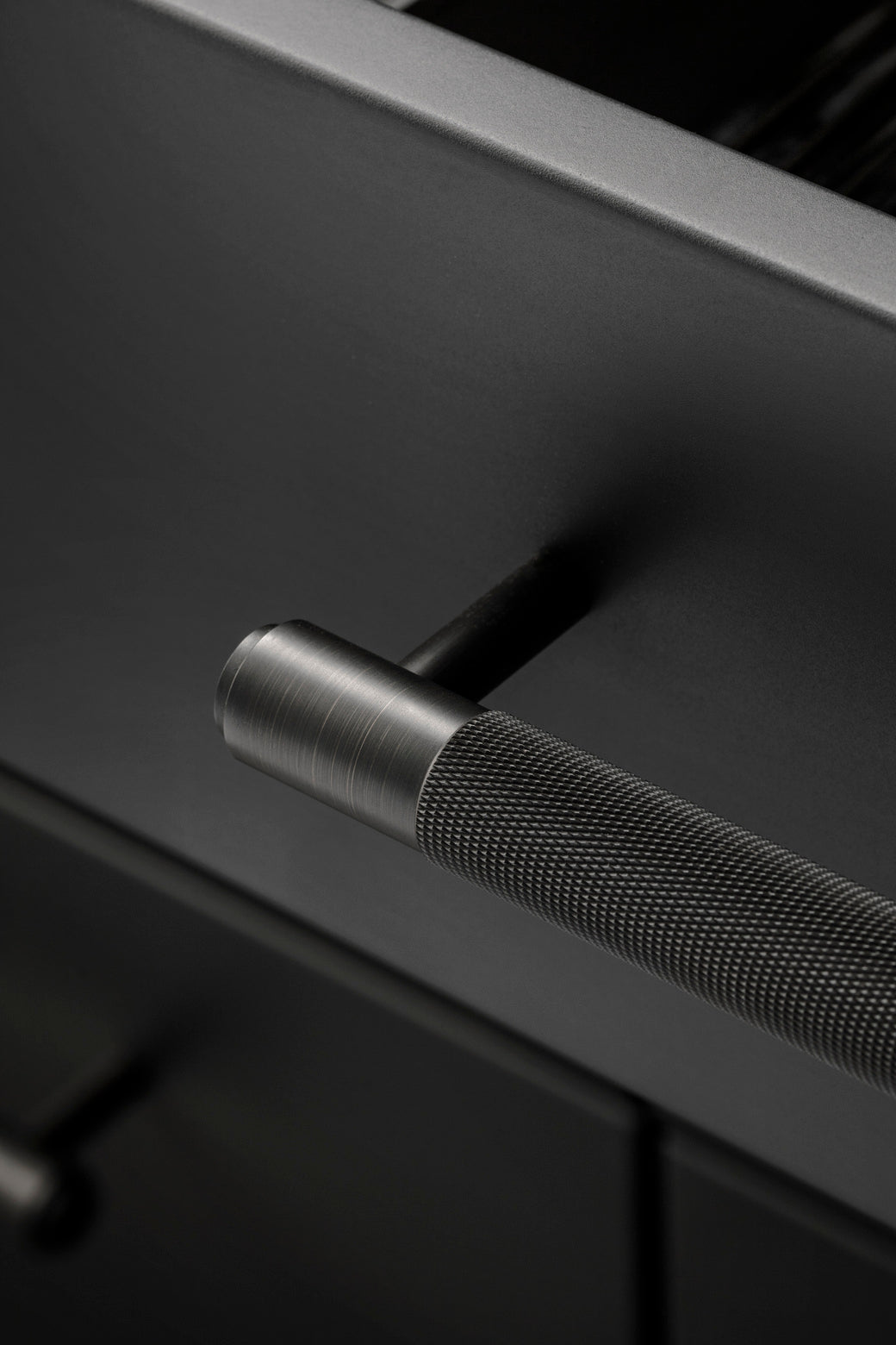 PULL BAR / CROSS / SMOKED BRONZE