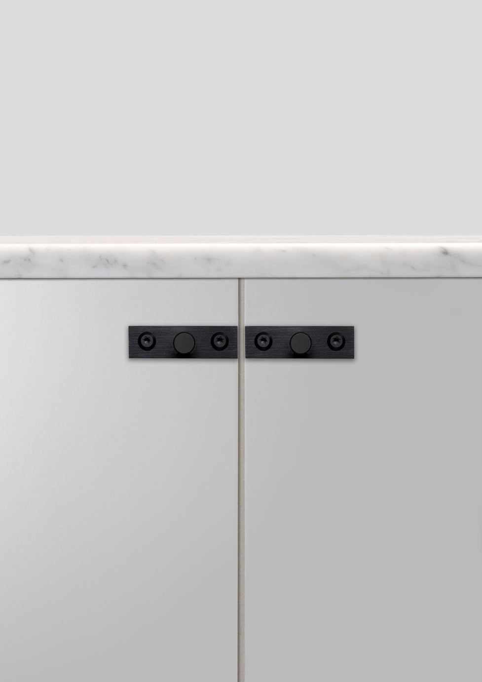 MØBELKNOP / PLATE / LINEAR / SORT