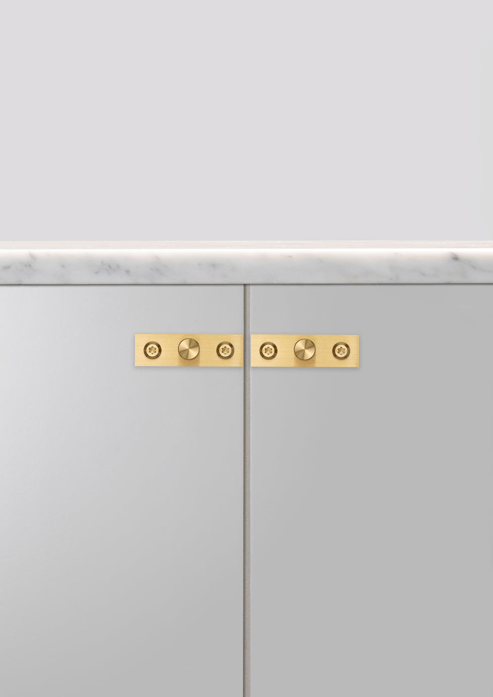 MØBELKNOP / PLATE / LINEAR / MESSING