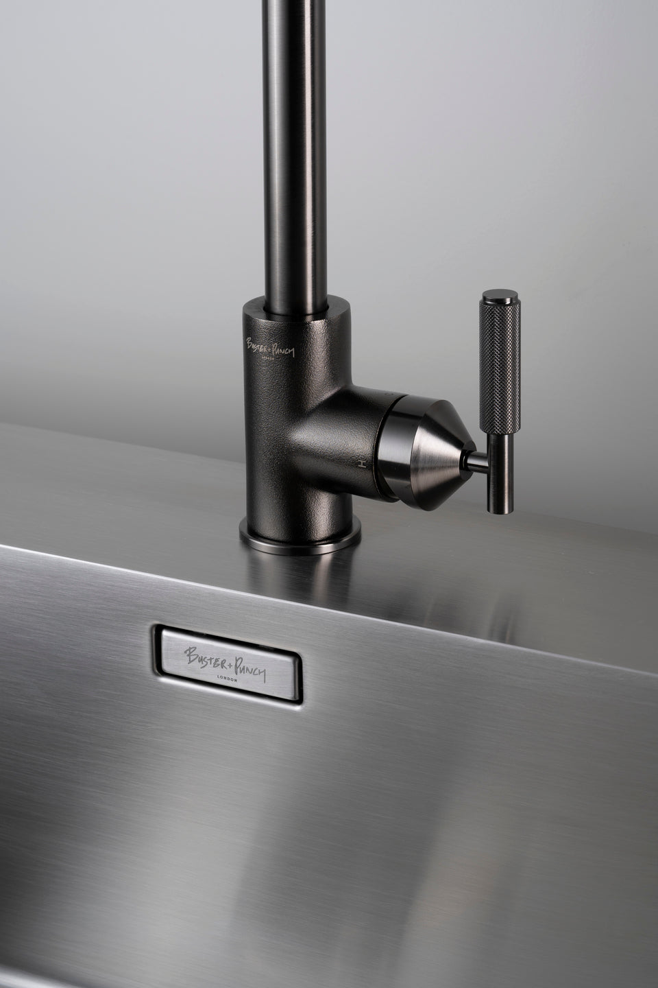 VANDHANE / BLANDINGSBATTERI / CROSS / GUN METAL