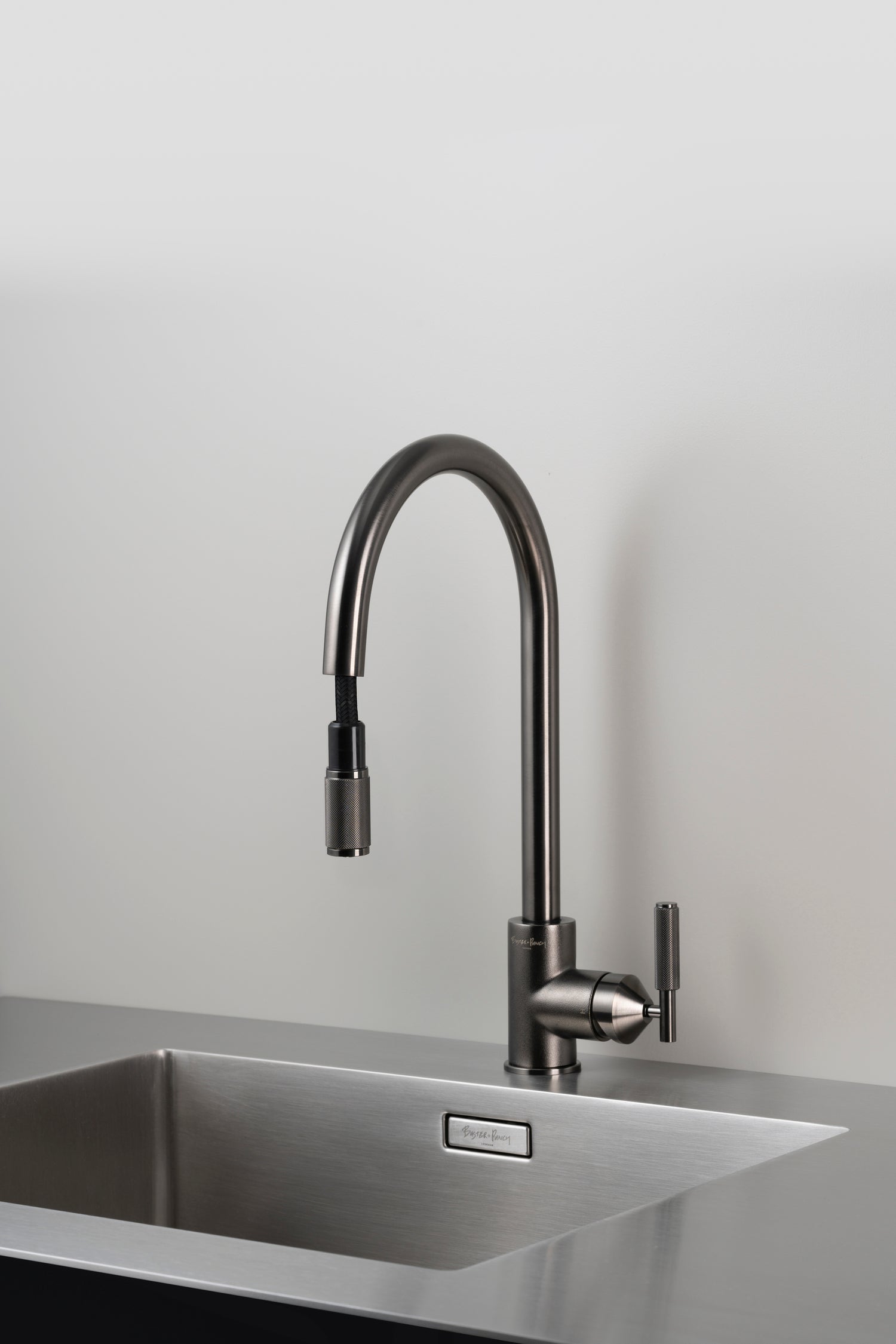 VANDHANE / BLANDINGSBATTERI MED UDTRÆKSSLANGE / CROSS / GUN METAL