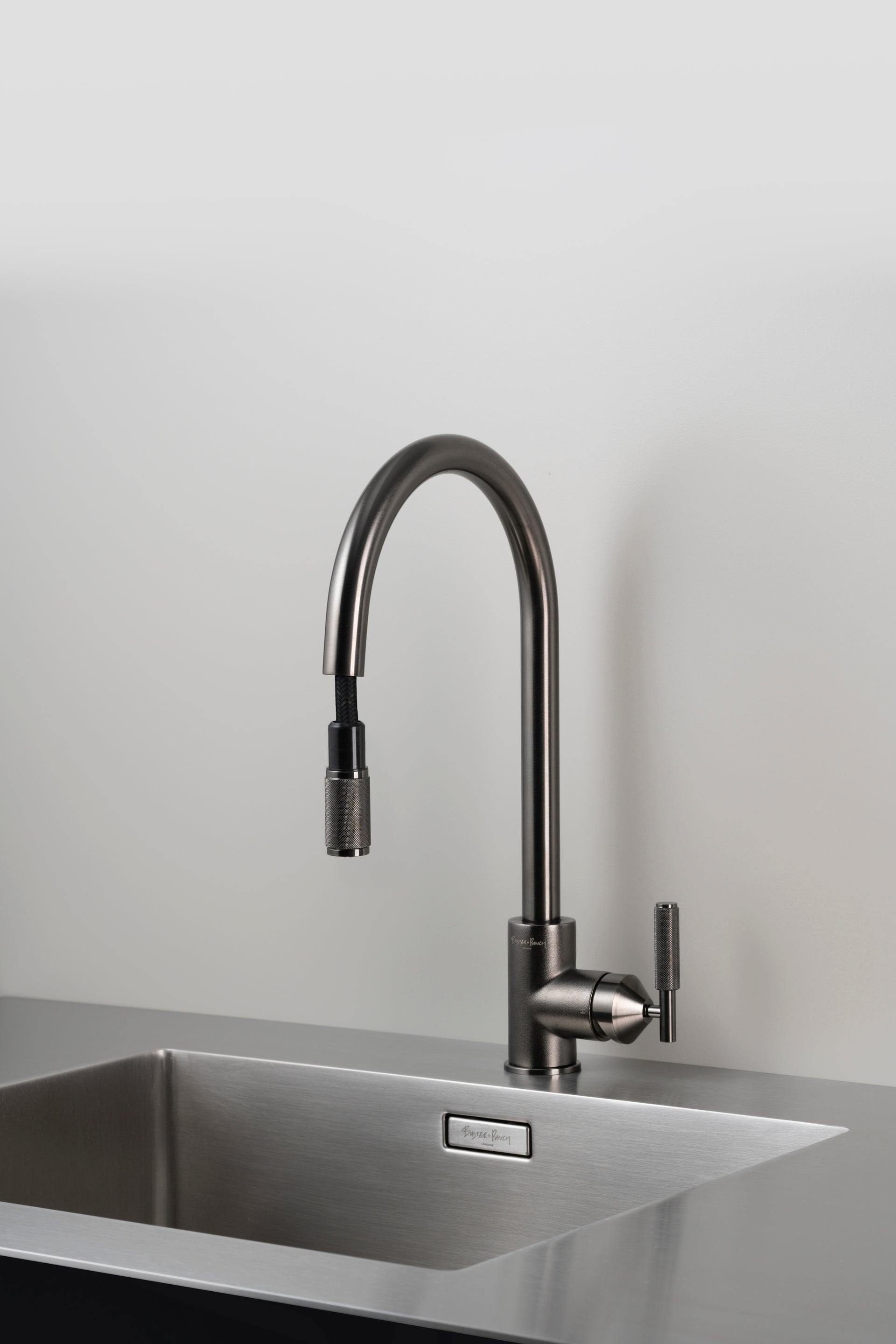 VANDHANE / BLANDINGSBATTERI MED UDTRÆKSSLANGE / CROSS / GUN METAL