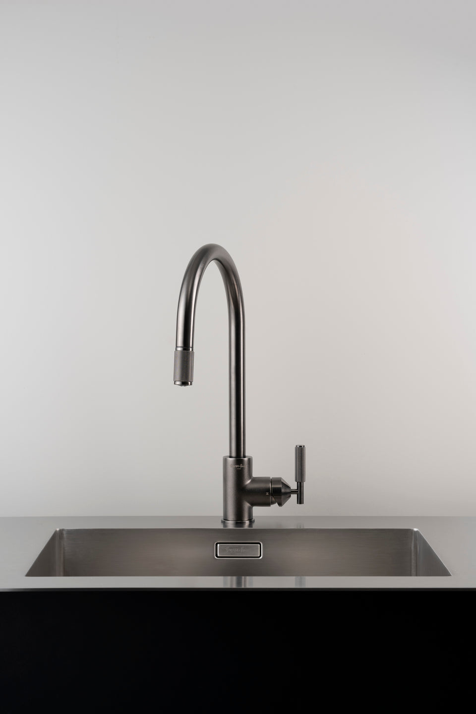 VANDHANE / BLANDINGSBATTERI MED UDTRÆKSSLANGE / CROSS / GUN METAL