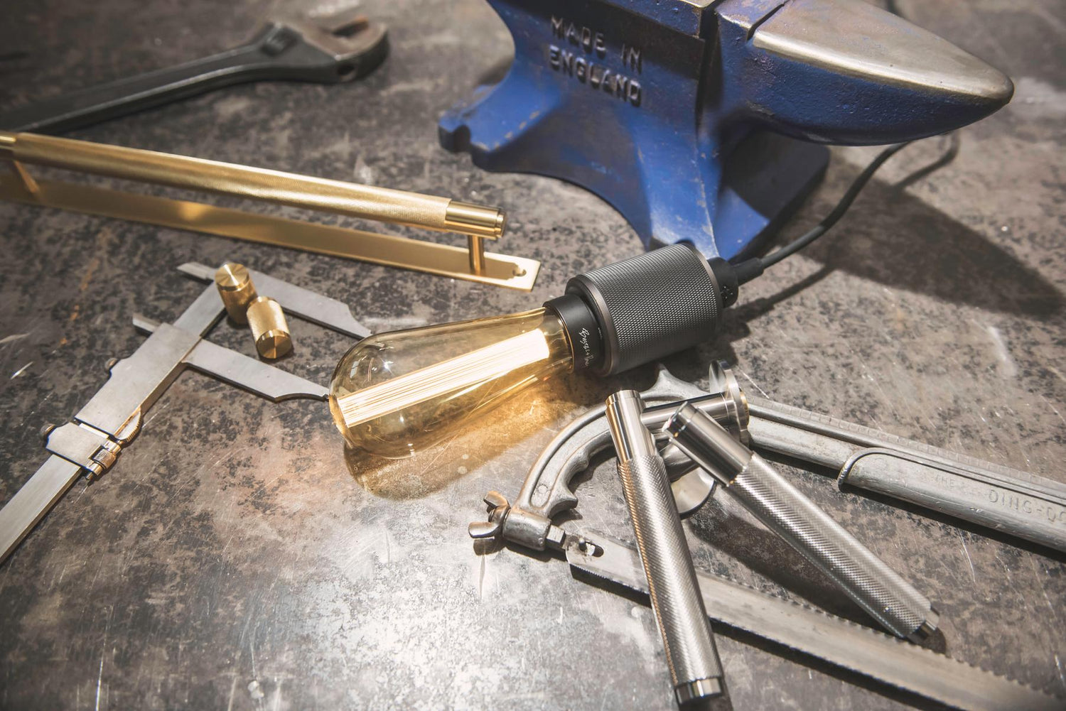 HEAVY METAL / CROSS / RØGET BRONZE