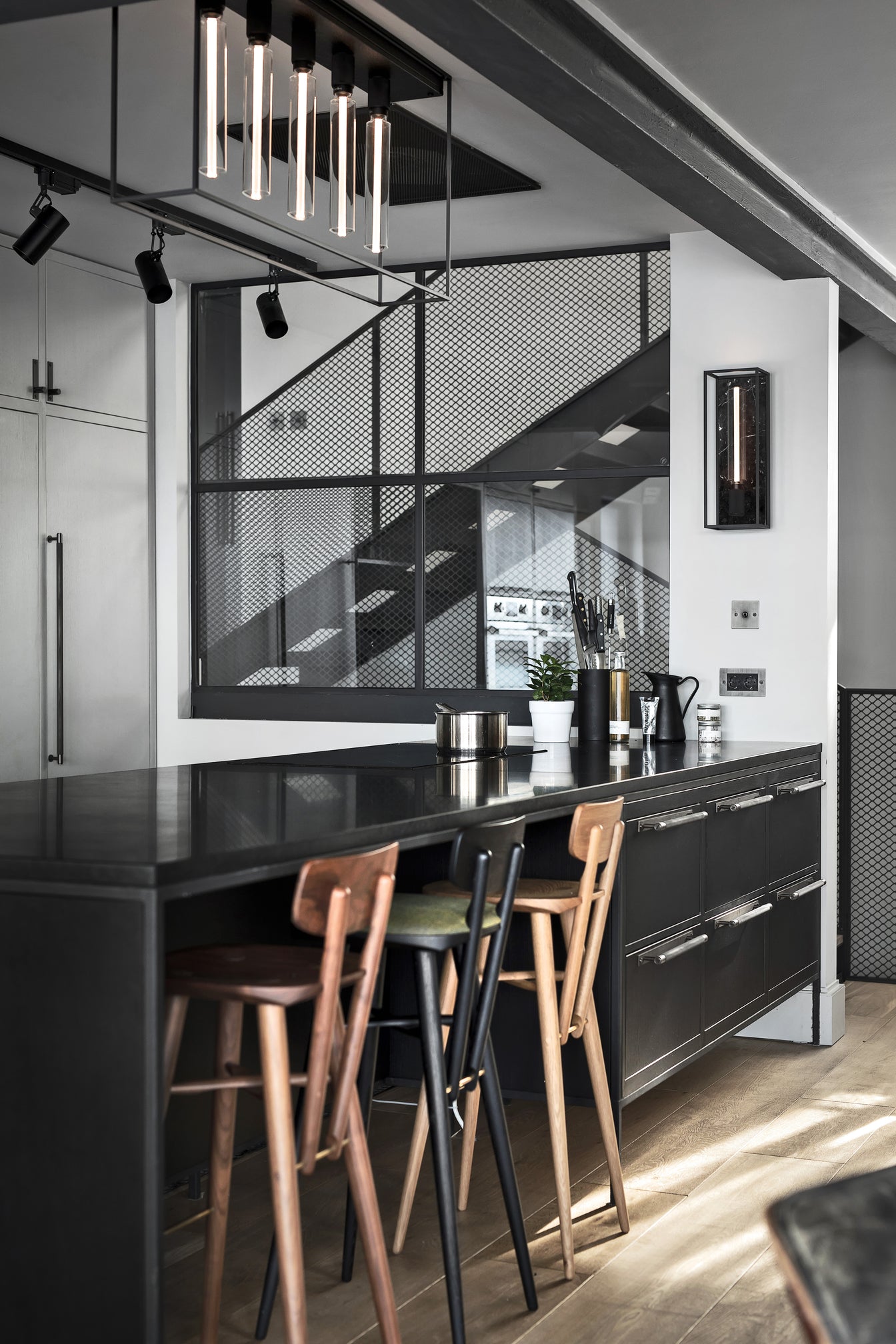 Caged Wall / STOR / SORT MARMOR