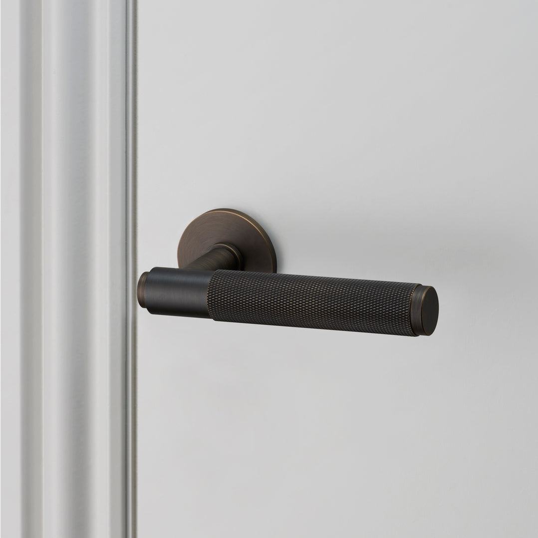 DOOR HANDLE SET / CROSS / SMOKED BRONZE