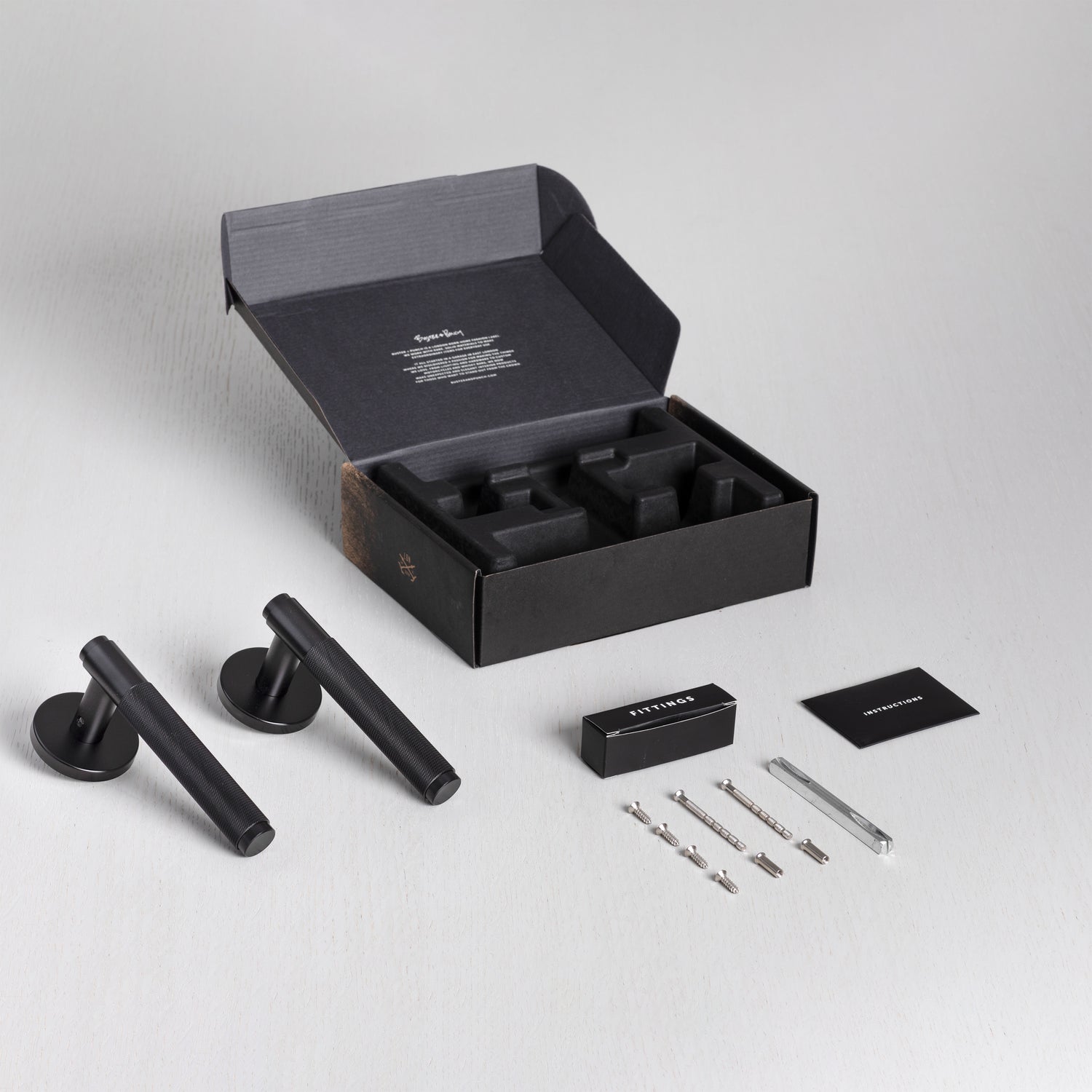 DØRHÅNDTAGSSÆT / CROSS / SORT