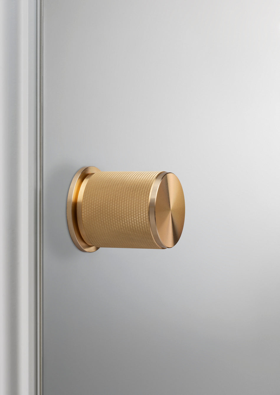 FAST DØRKNOP / 1-SIDET / LINEAR / MESSING