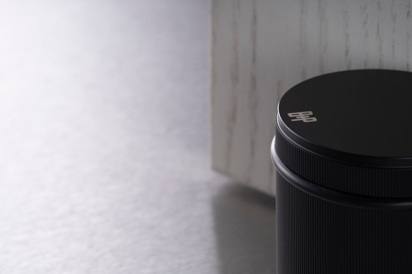 DØRSTOPPER / FRITSTÅENDE / SVEJSER SORT