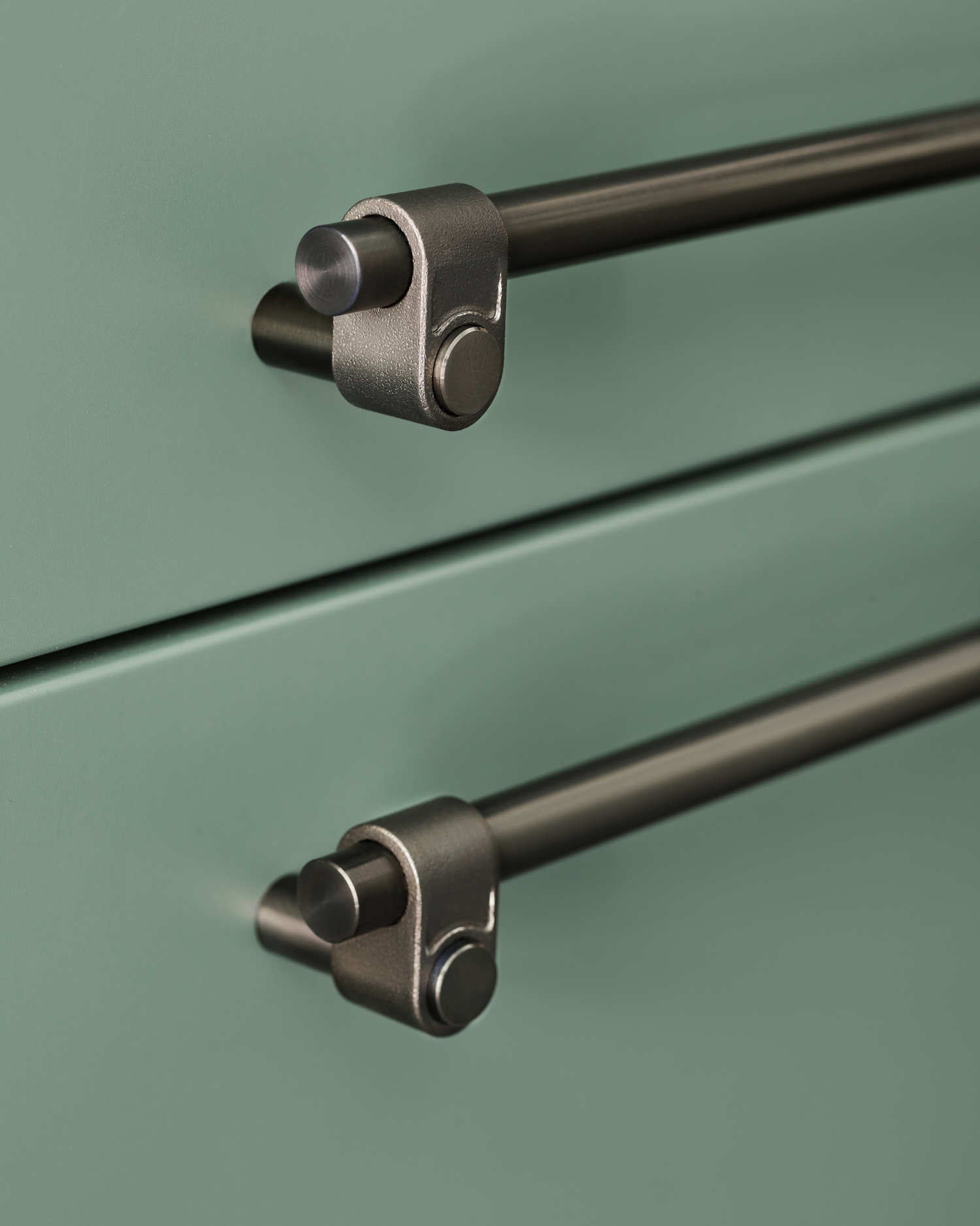 PULL BAR / CAST / GUN METAL / STOR