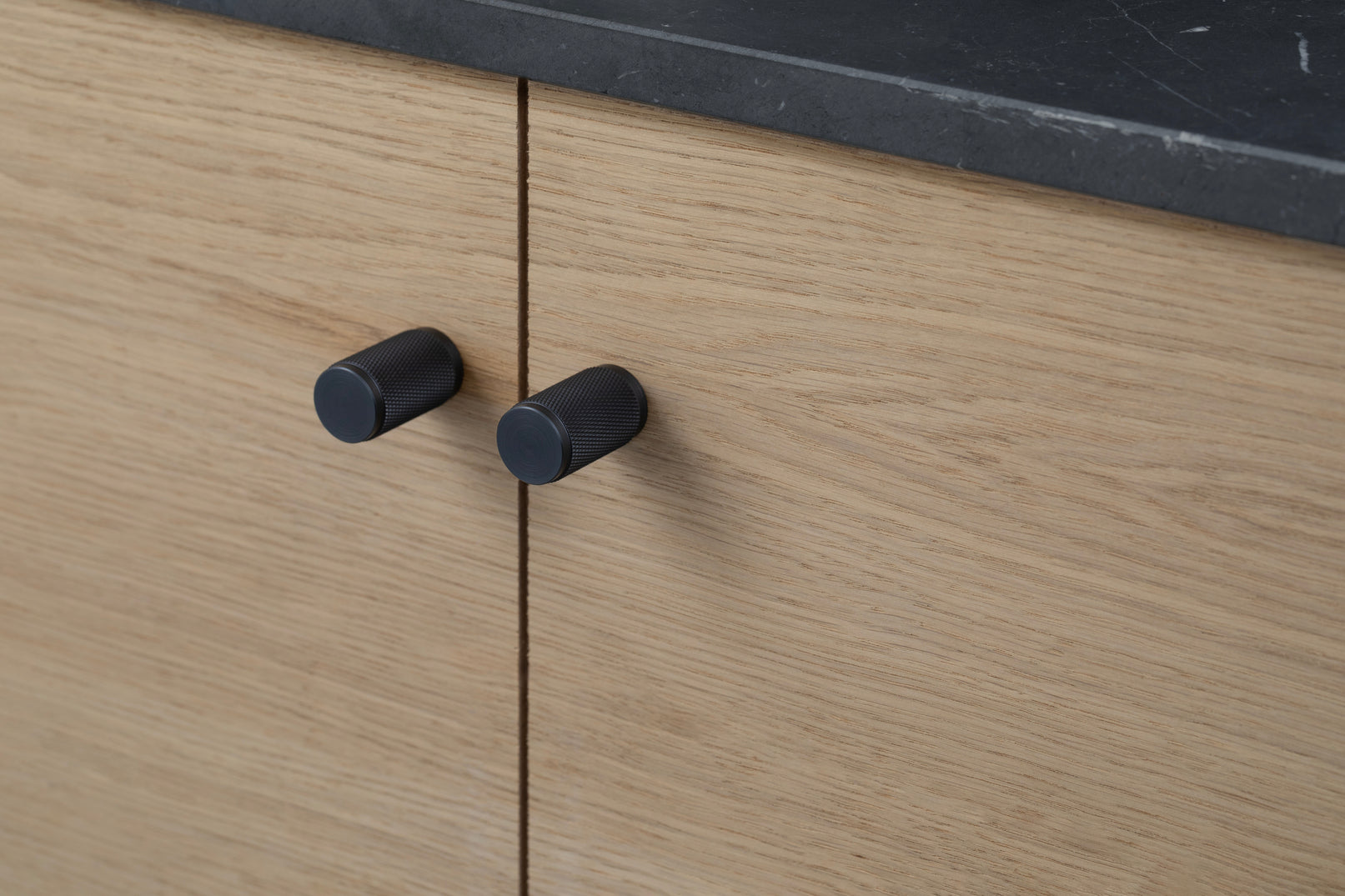 MØBELKNOP / CROSS / SMOKED BRONZE