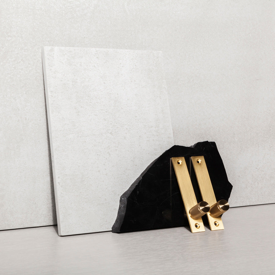 MØBELKNOP / PLATE / CROSS / MESSING