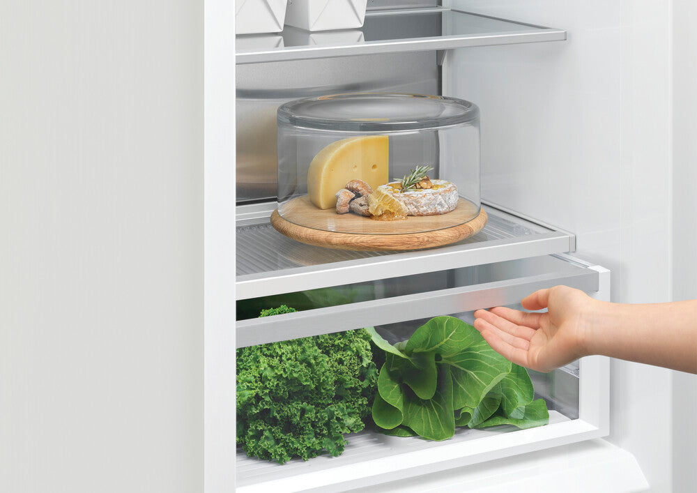 Buster & Punch køkken højskabe 1862 mm x 650 mm Stone Grey med Fisher & Paykel RS6019BRU1 kombi 60 cm Serie 9 integreret køleskab, fryser og udtræksskab