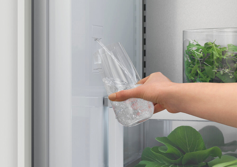 Buster & Punch køkken højskabe 1862 mm x 650 mm Stone Grey med Fisher & Paykel RS6019BRU1 kombi 60 cm Serie 9 integreret køleskab, fryser og udtræksskab