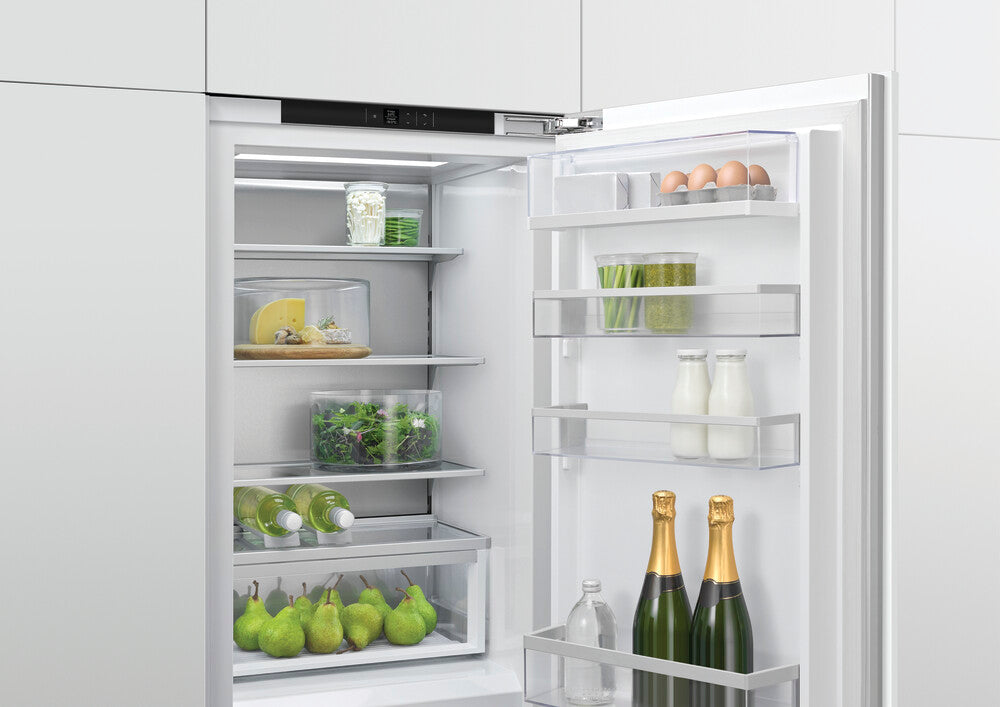 Buster & Punch køkken højskabe 1862 mm x 650 mm Stone Grey med Fisher & Paykel RS6019BRU1 kombi 60 cm Serie 9 integreret køleskab, fryser og udtræksskab