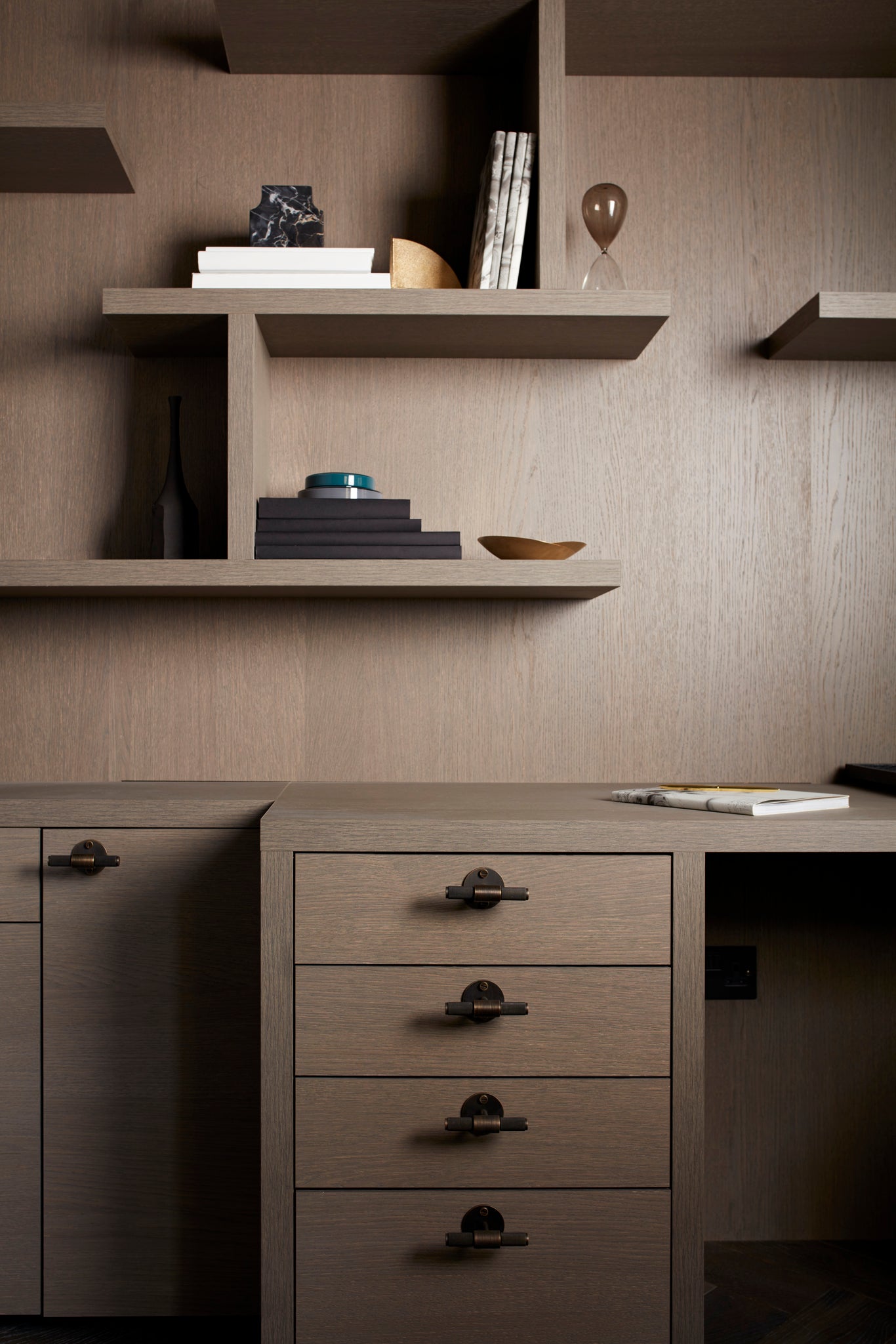 T-BAR / PLADE / RØGET BRONZE