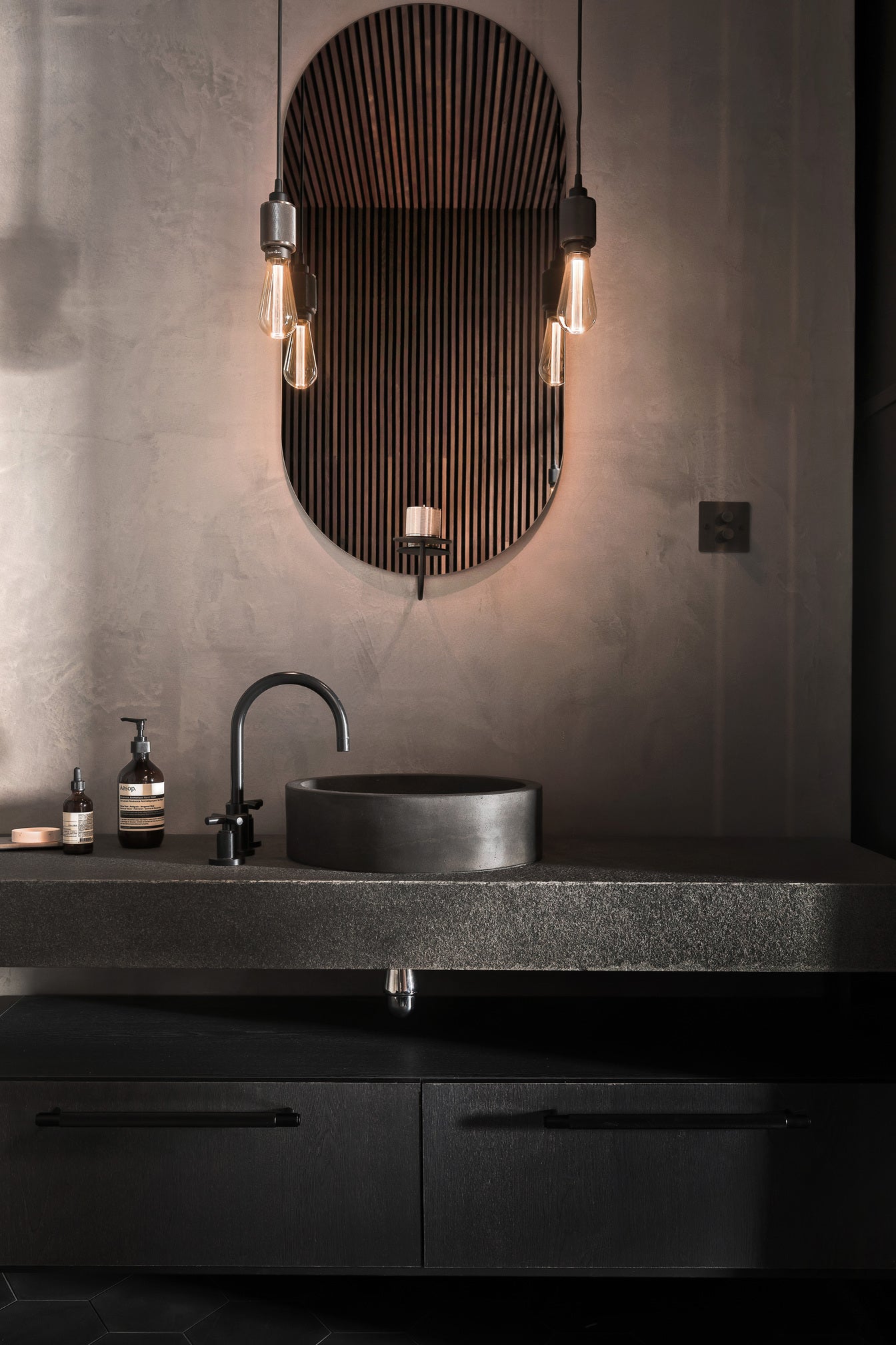 HEAVY METAL / linear / STÅL