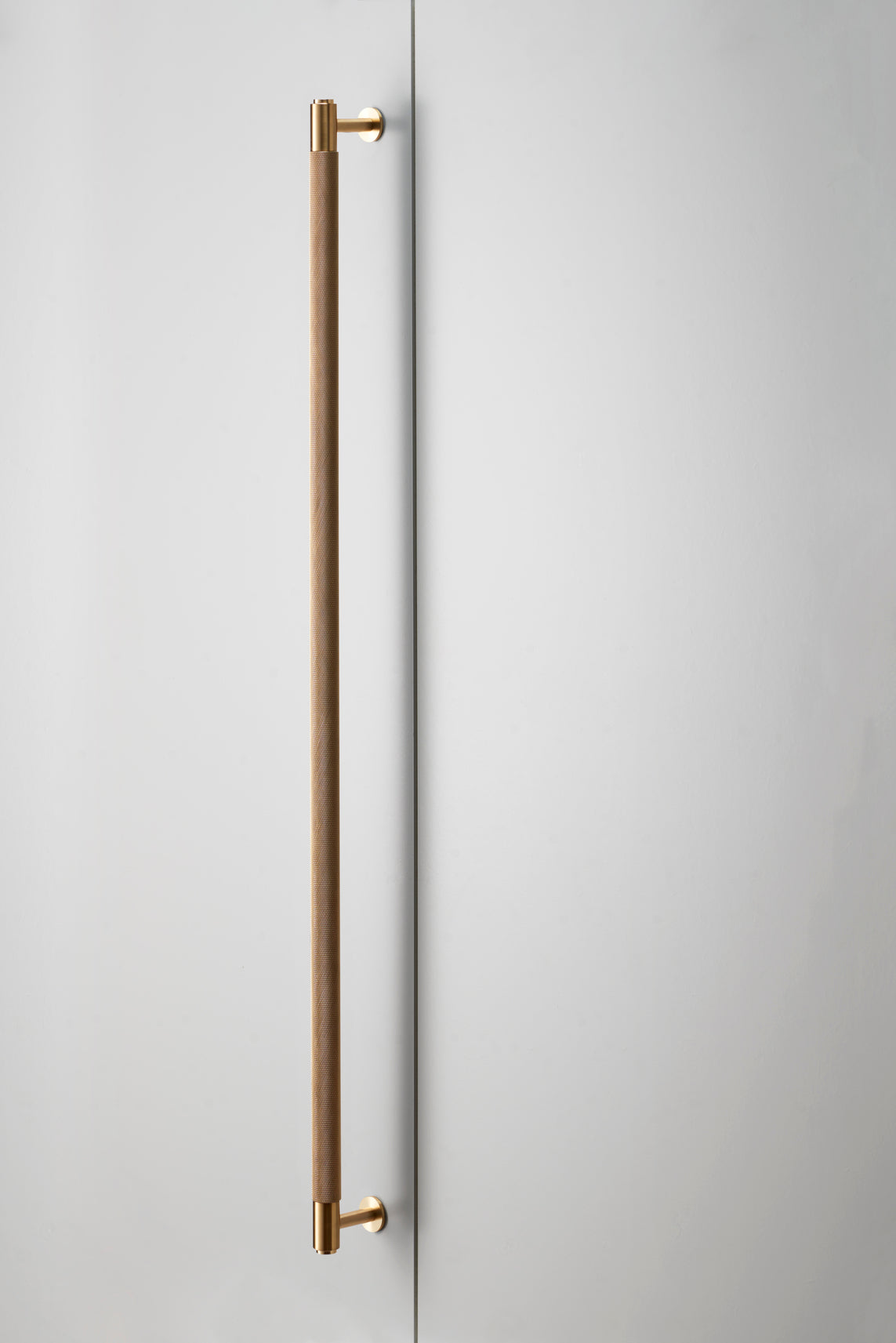 CLOSET BAR / CROSS / MESSING