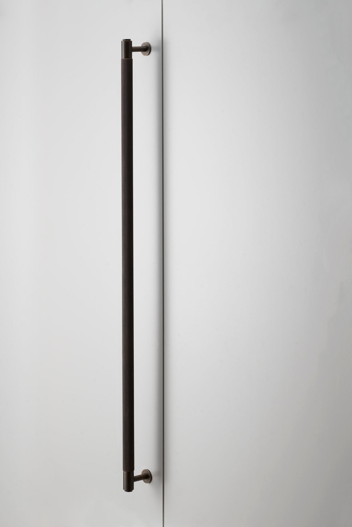 CLOSET BAR / CROSS / SMOKED BRONZE