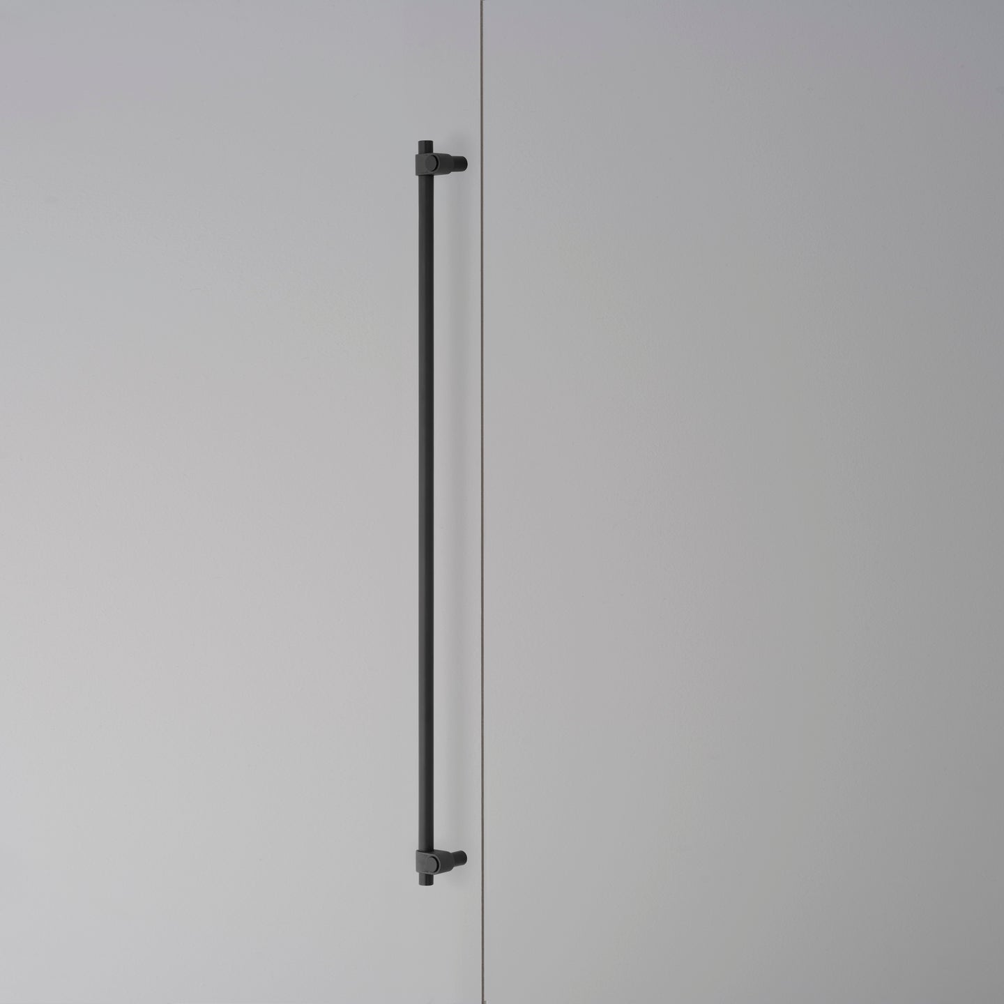 Cast Closet bar in Welders Balck