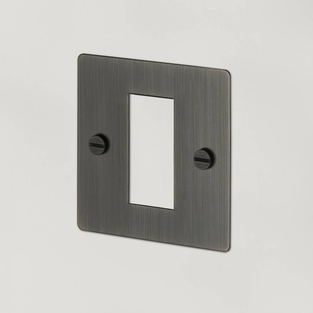 Buster + Punch Euro Plate / 1G / 25 mm / 1 module – Smoked Bronze